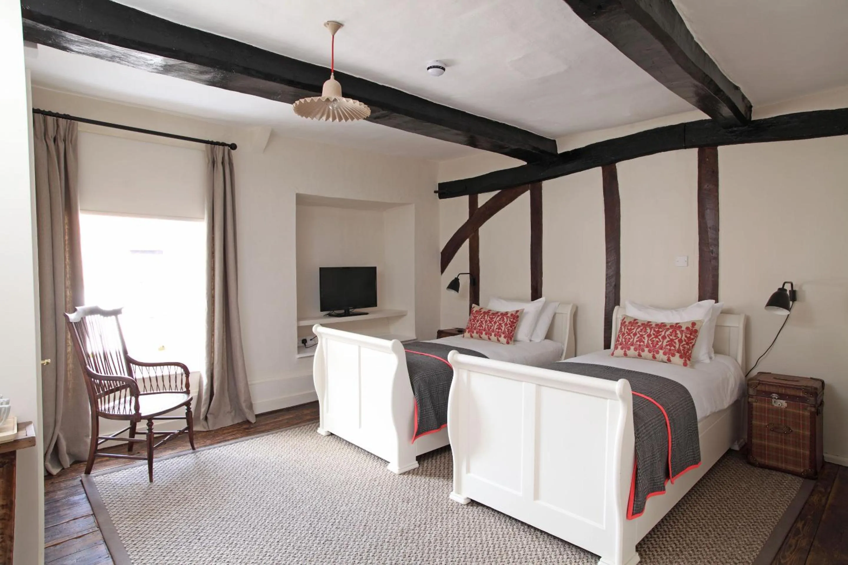 Bedroom, Bed in Black Lion Hotel