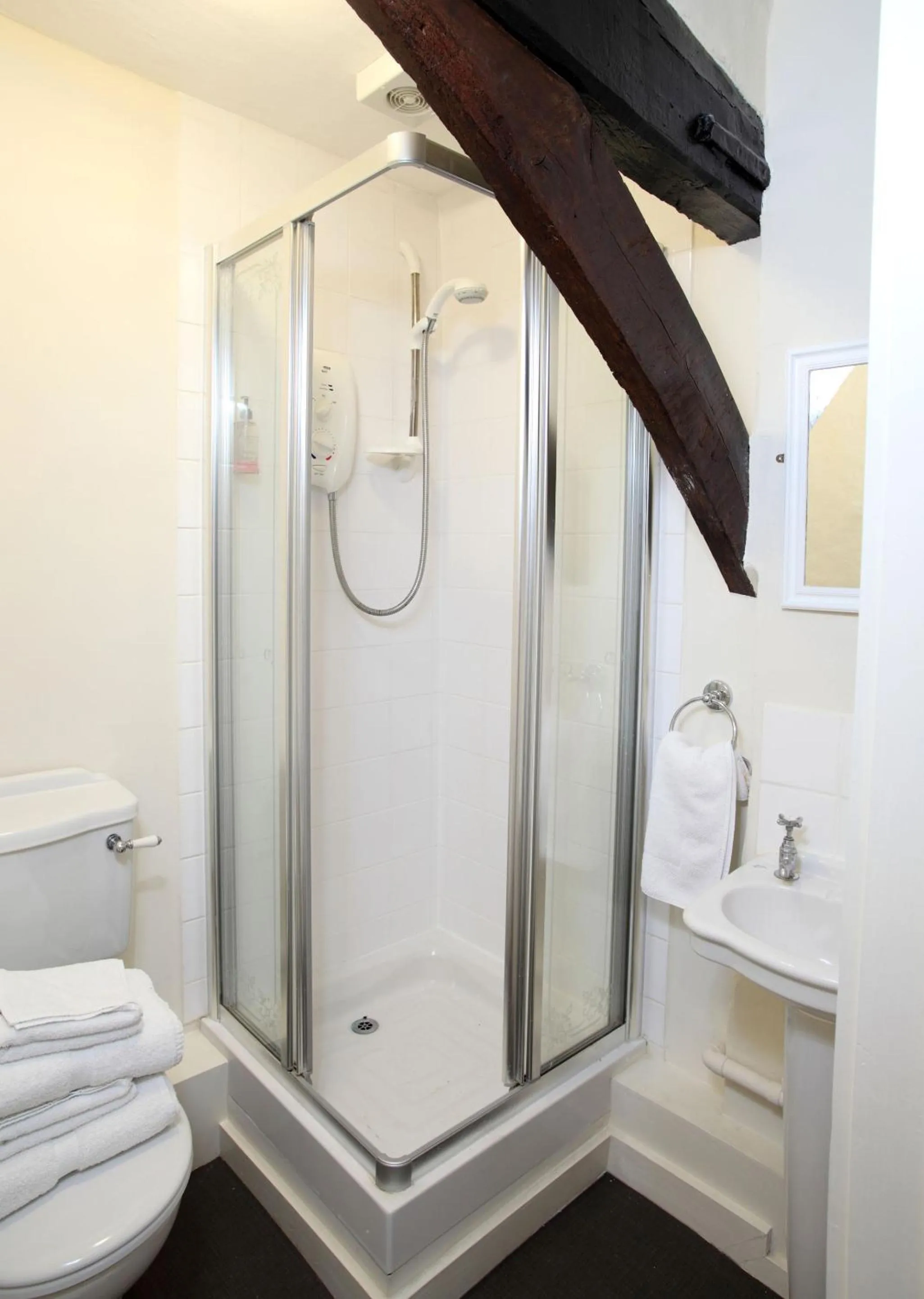 Bathroom in Black Lion Hotel