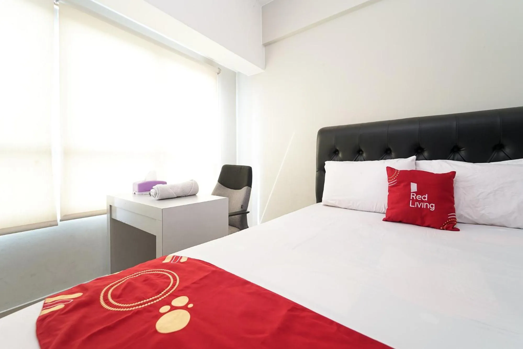 Bed in RedLiving Apartemen Springlake Summarecon - Happy Rooms with Netflix