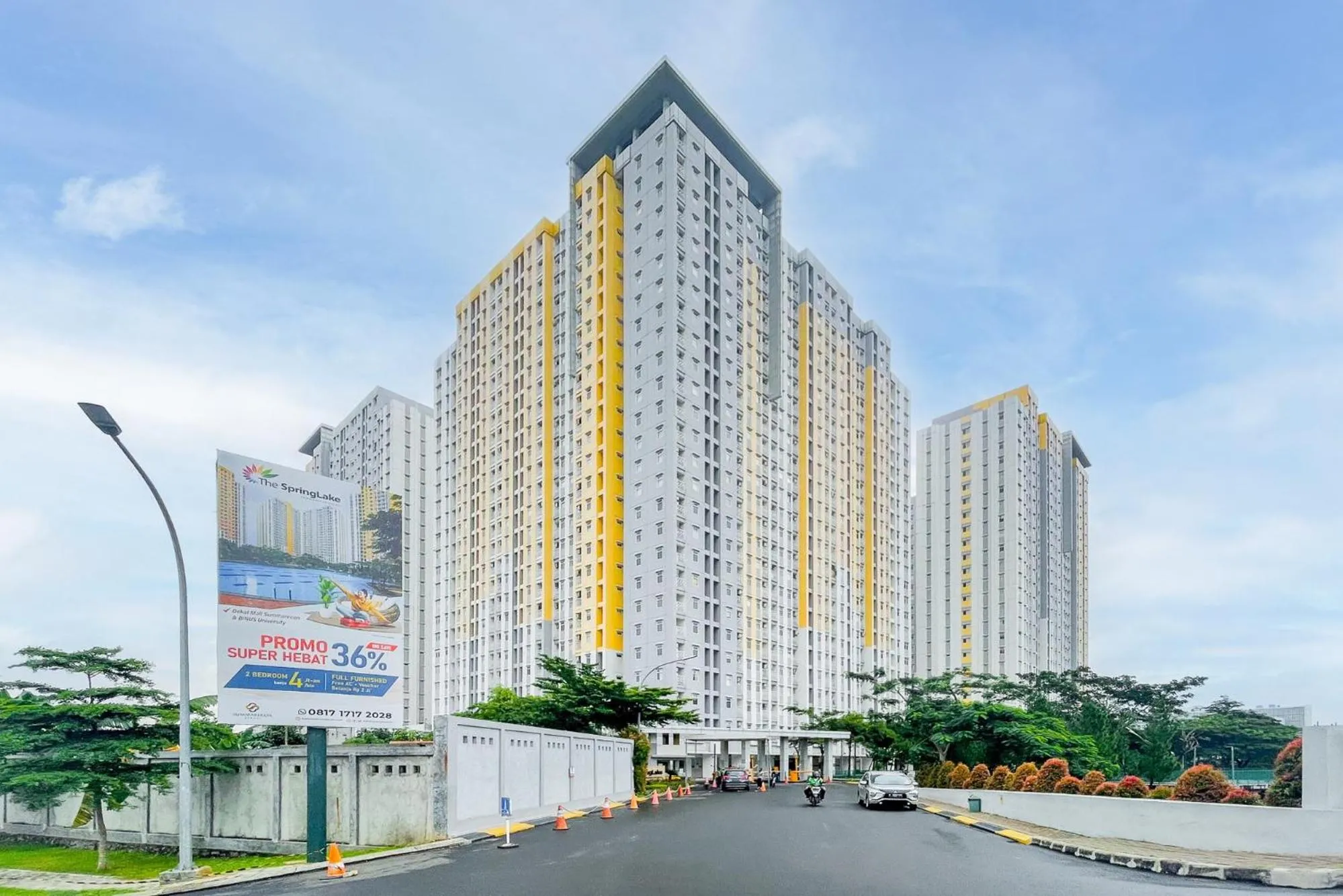 RedLiving Apartemen Springlake Summarecon - Happy Rooms with Netflix