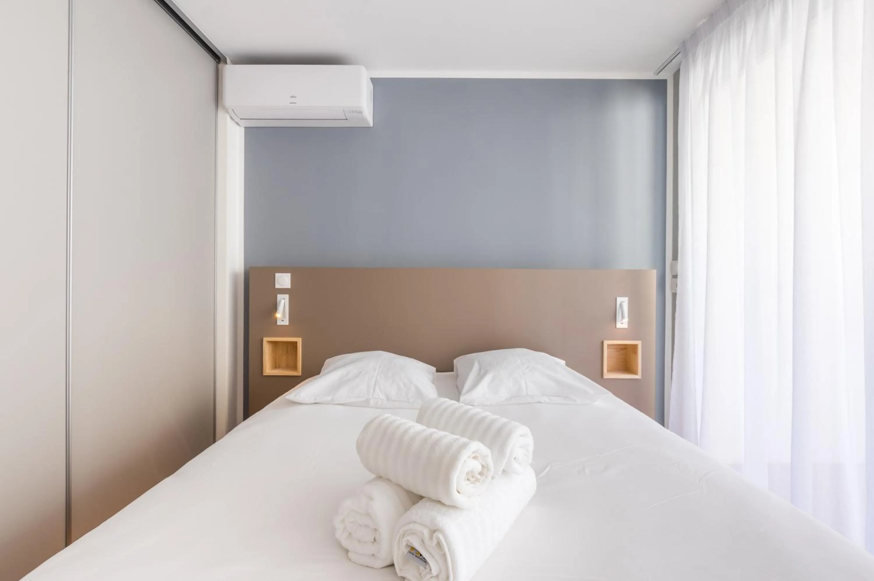 Bed in MY Hôtel Résidences - La Grande-Motte