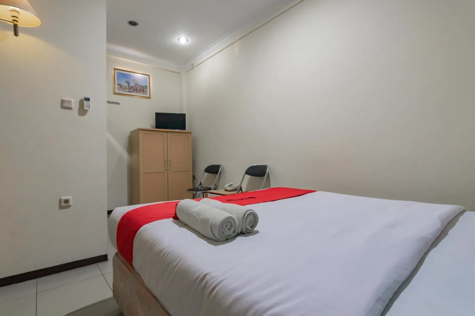Bedroom, Bed in RedDoorz @ Achino Hotel Bandung