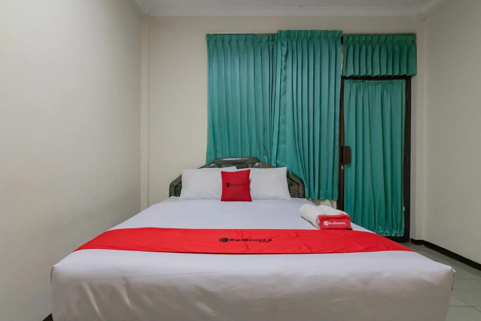Bedroom, Bed in RedDoorz @ Achino Hotel Bandung