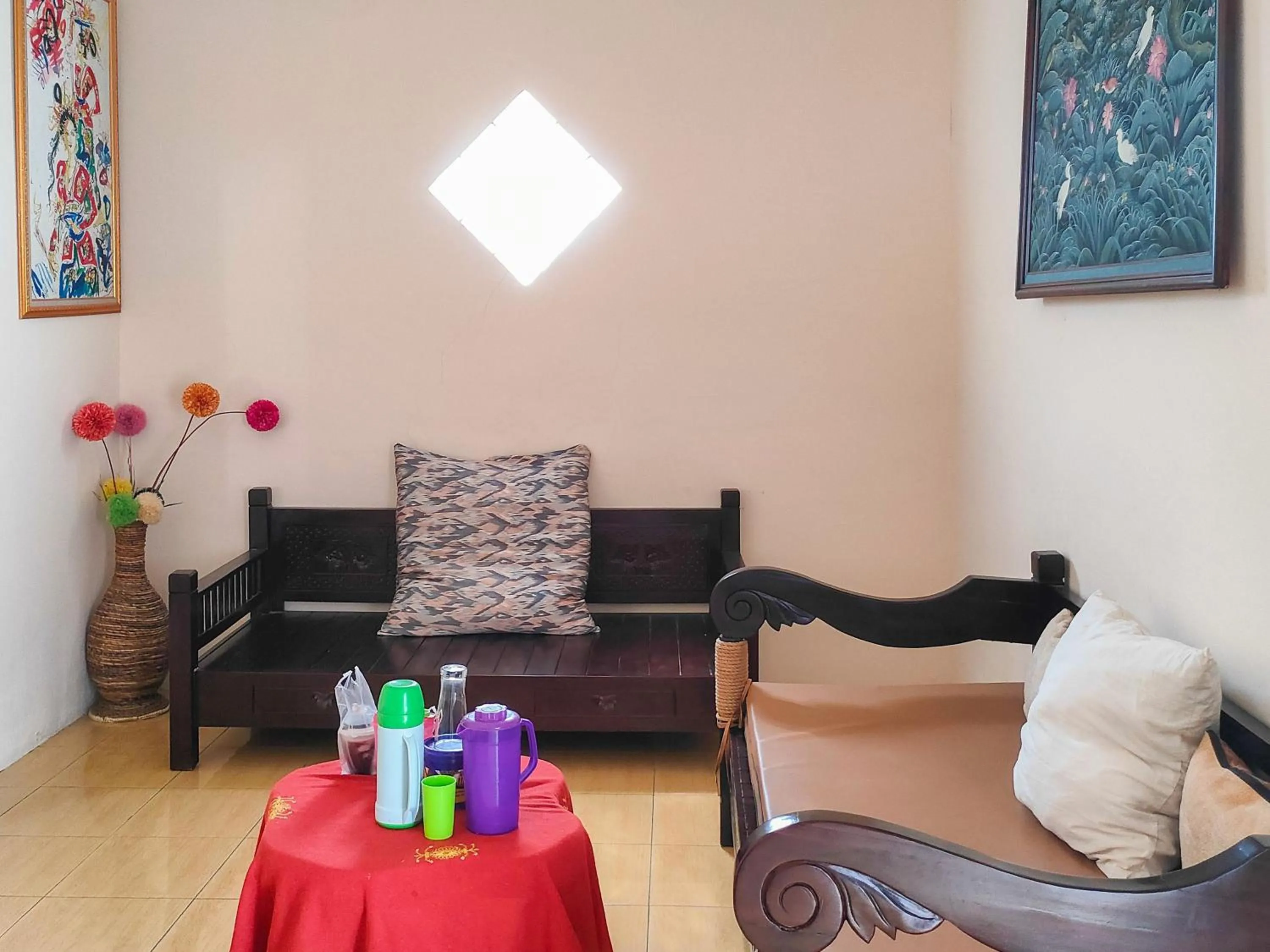 Living room in New Era Family Homestay Binjai Mitra RedDoorz