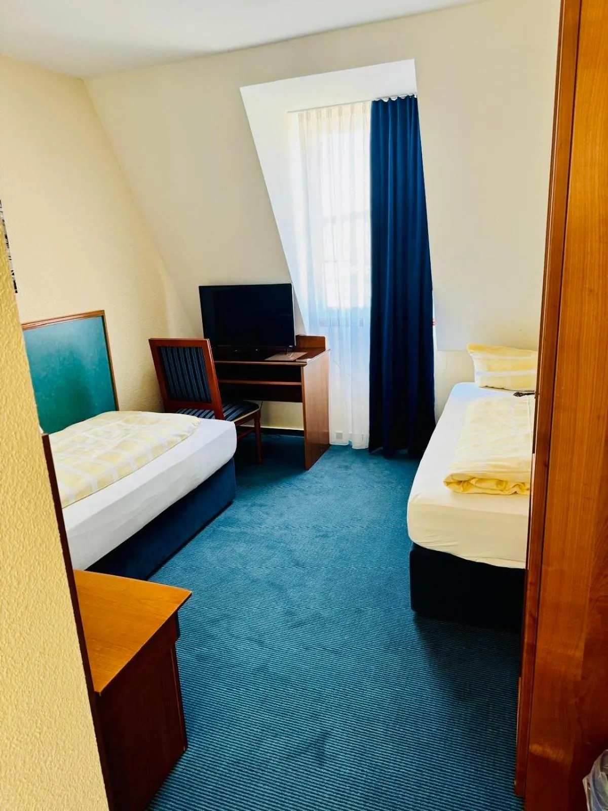 Photo of the whole room, Bed in Hotel am Bayrischen Platz