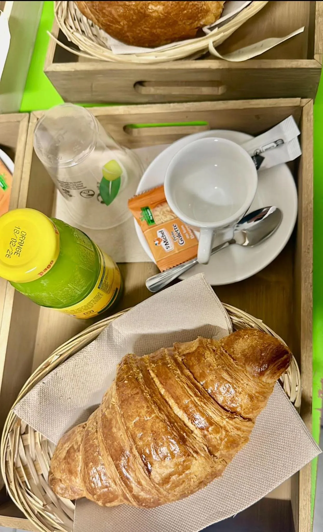 Food and drinks in HOTEL IN PARIS