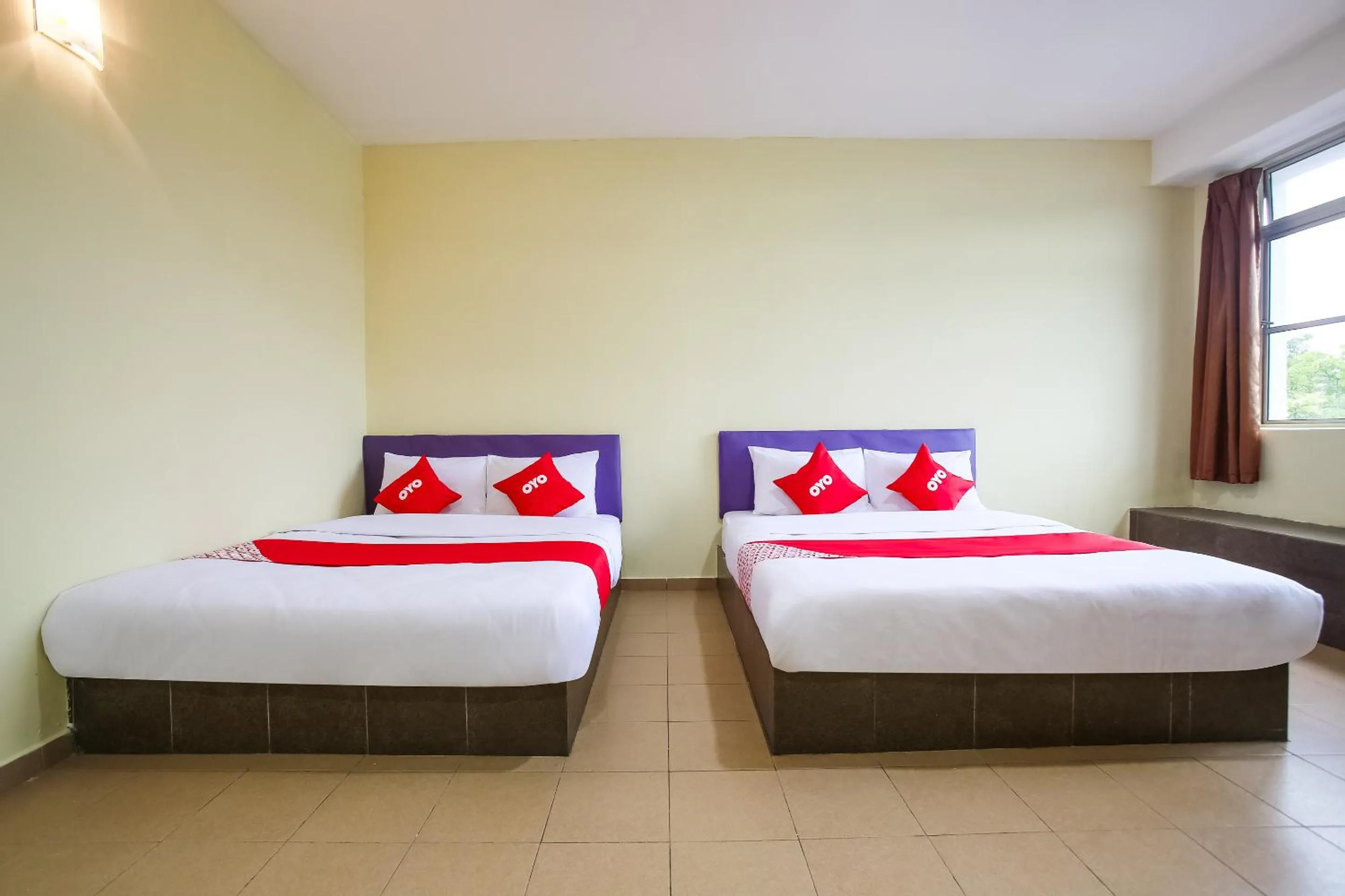 Bed in Happy Inn Hotel