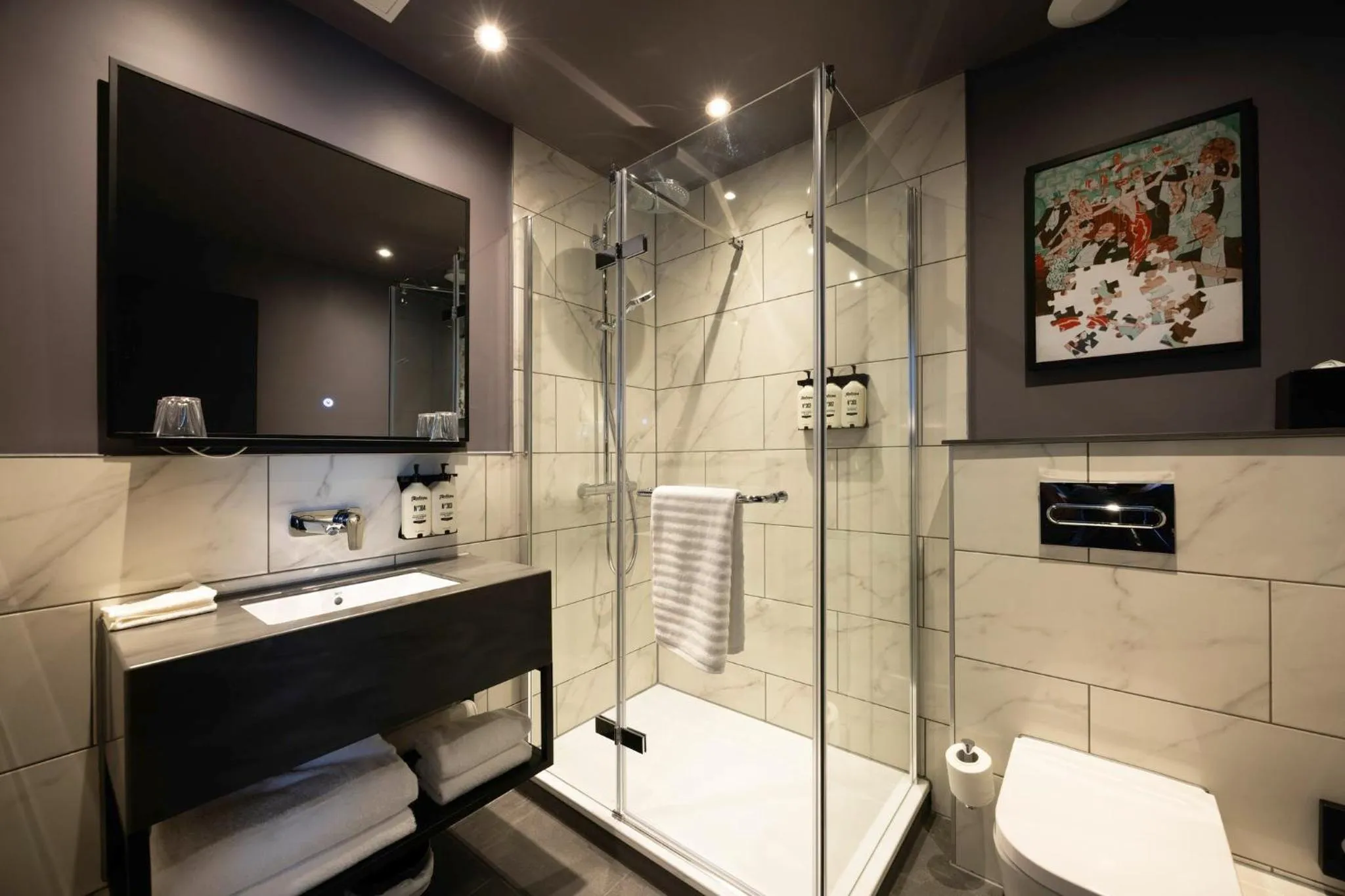 Bathroom in Hotel Indigo Leeds by IHG