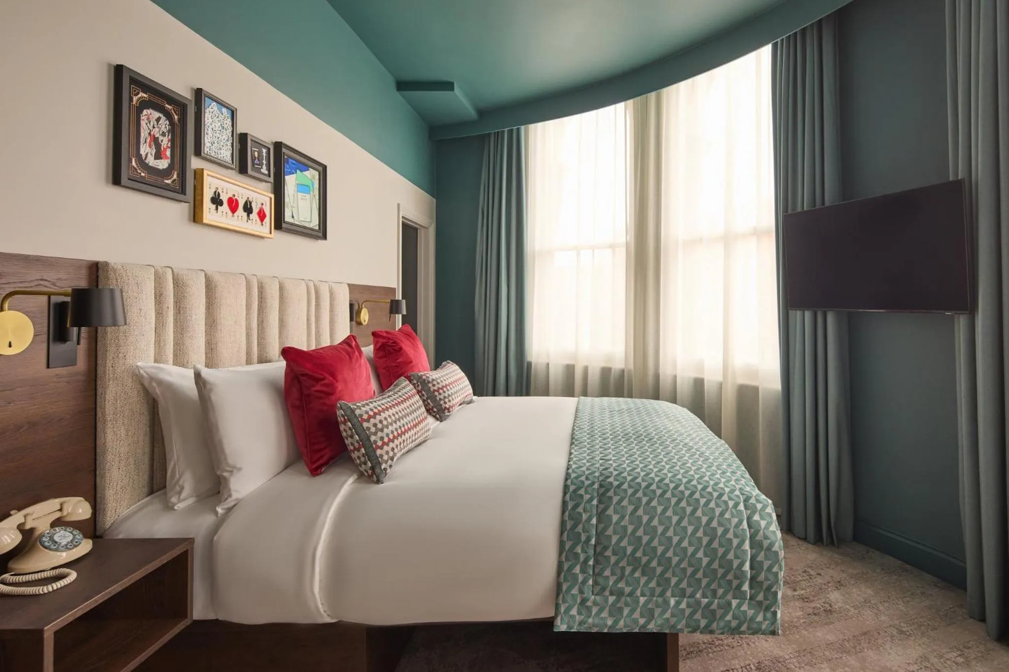 Photo of the whole room, Bed in Hotel Indigo Leeds by IHG