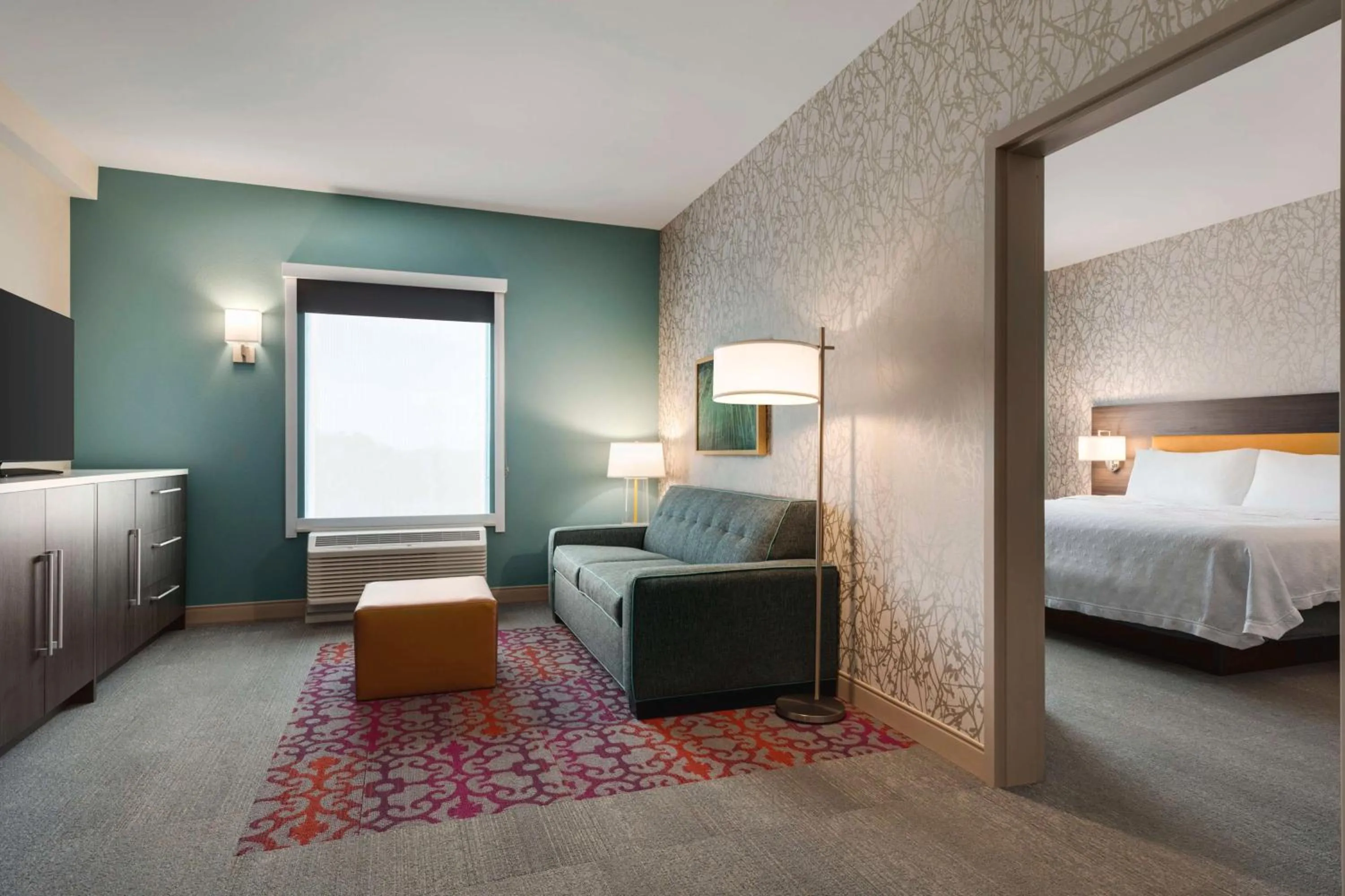 Living room, Bed in Home2 Suites By Hilton Dalton