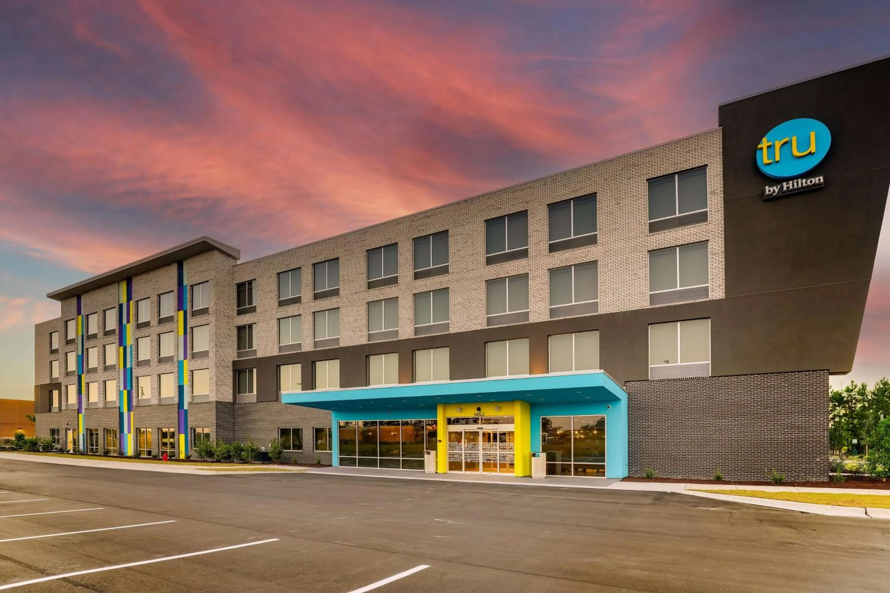 Property building in Tru By Hilton Leland Wilmington