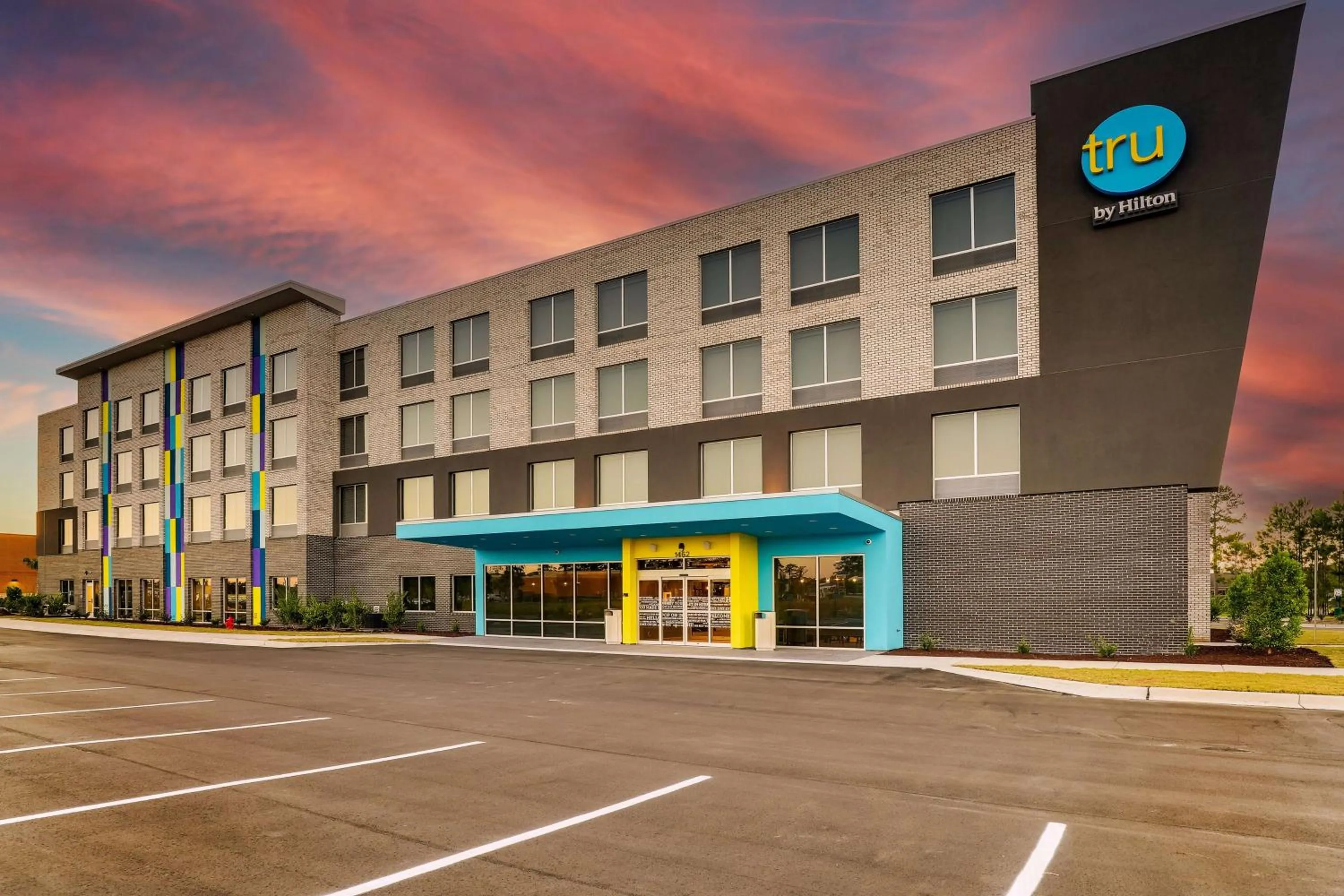 Property building in Tru By Hilton Leland Wilmington