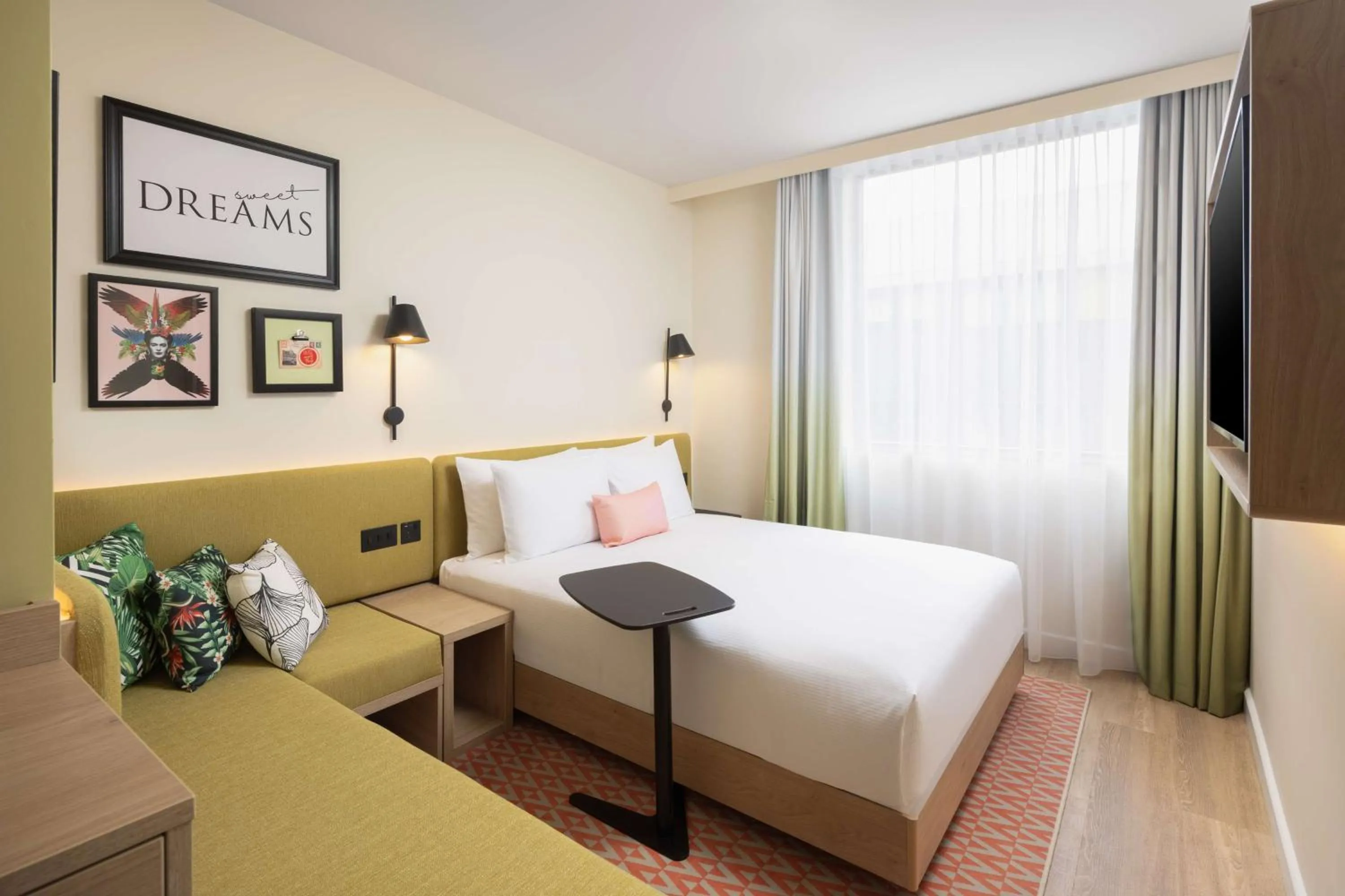 Living room, Bed in Hampton By Hilton London Old Street