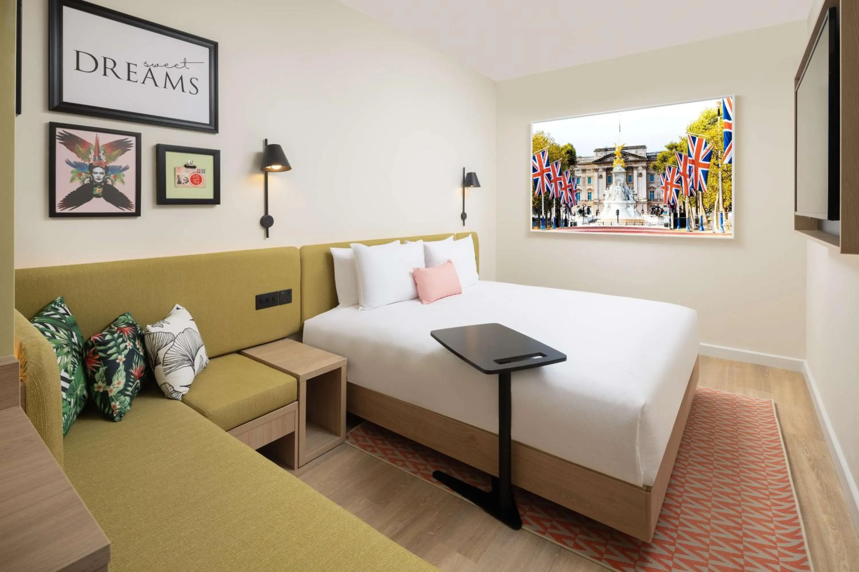 Living room, Bed in Hampton By Hilton London Old Street