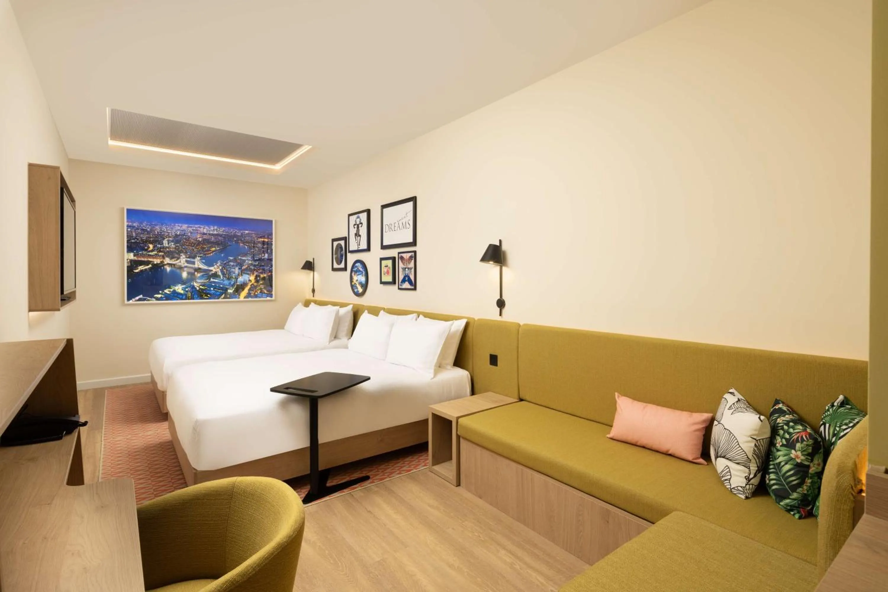 Bedroom, Bed in Hampton By Hilton London Old Street