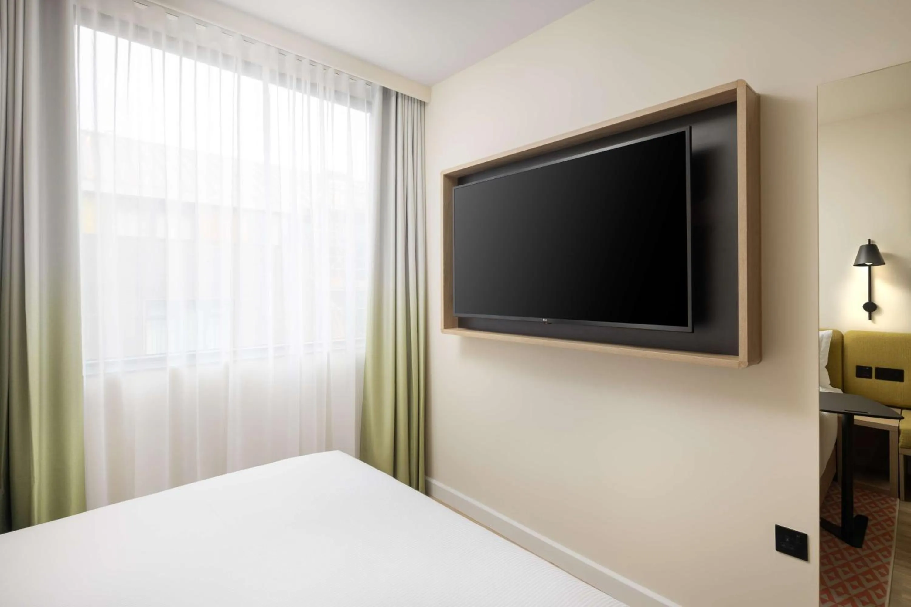 Bed in Hampton By Hilton London Old Street