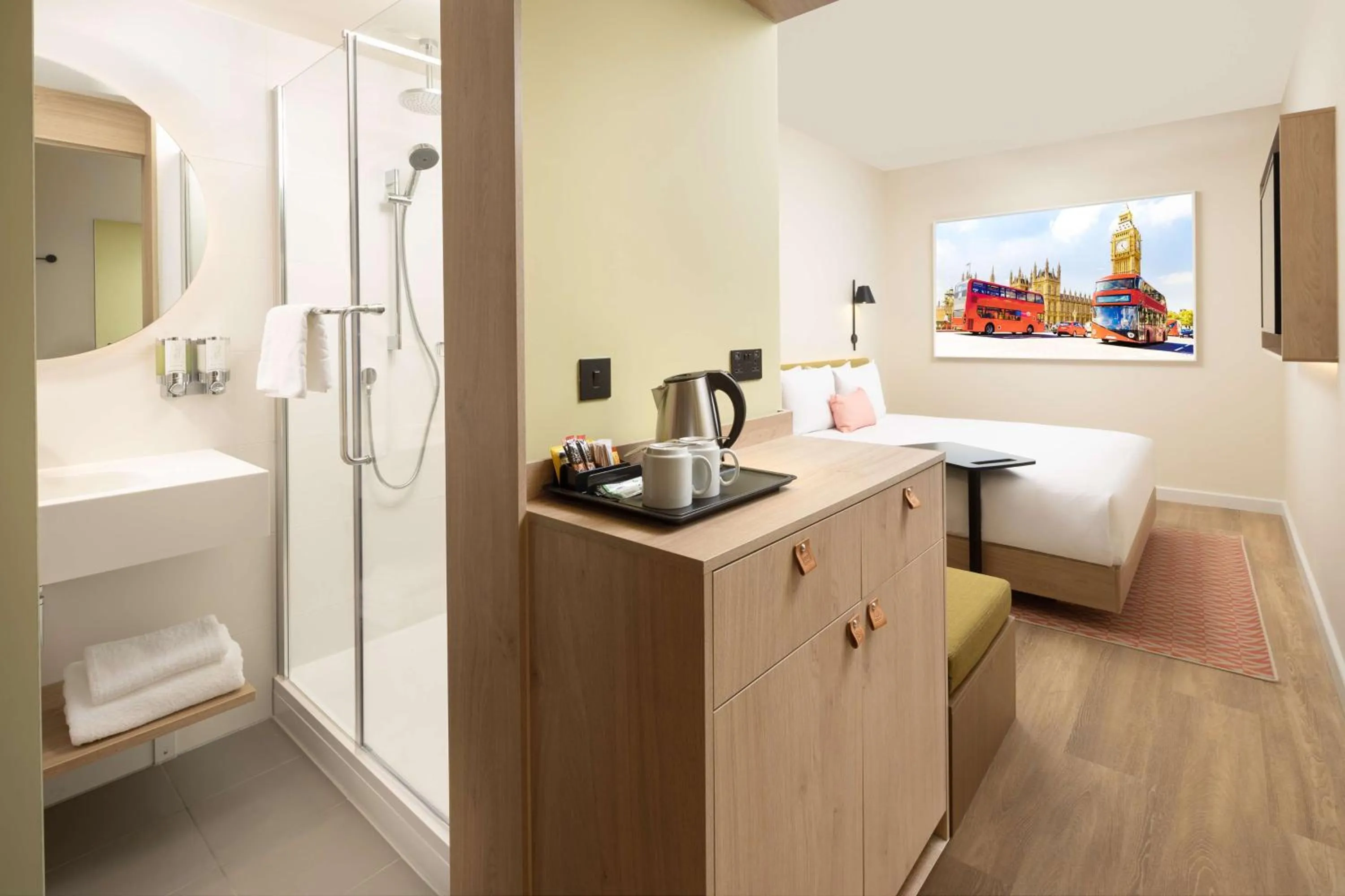 Bathroom, Bed in Hampton By Hilton London Old Street