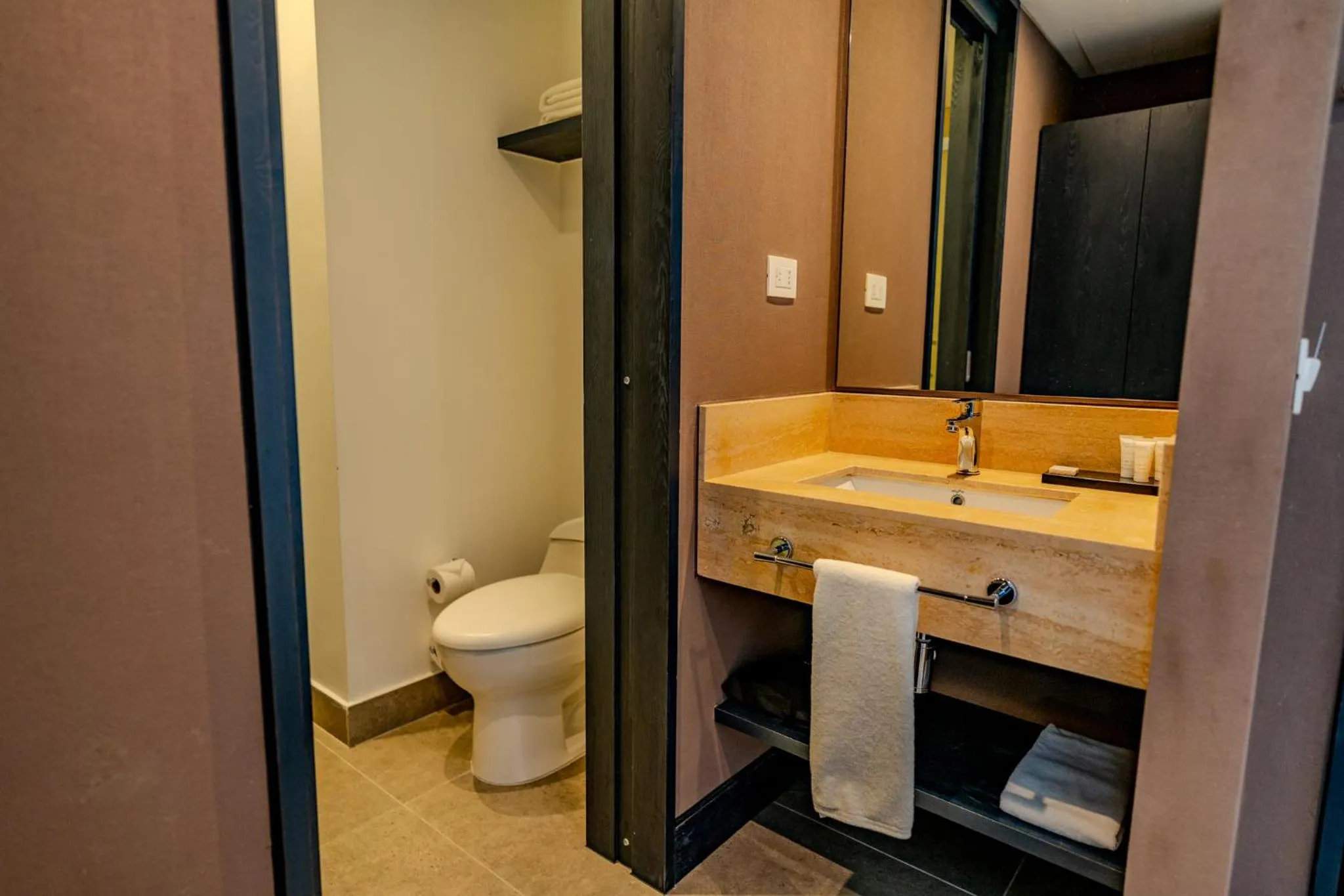 Bathroom in Hampton By Hilton Santiago Las Condes