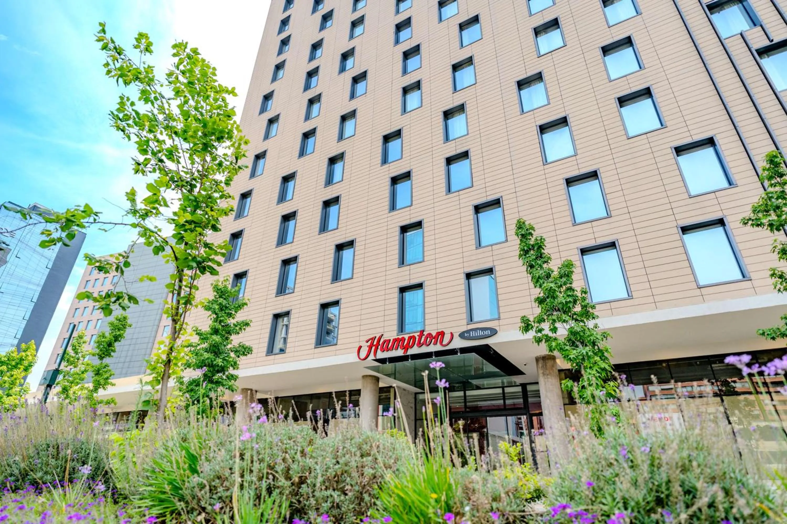 Property building in Hampton By Hilton Santiago Las Condes