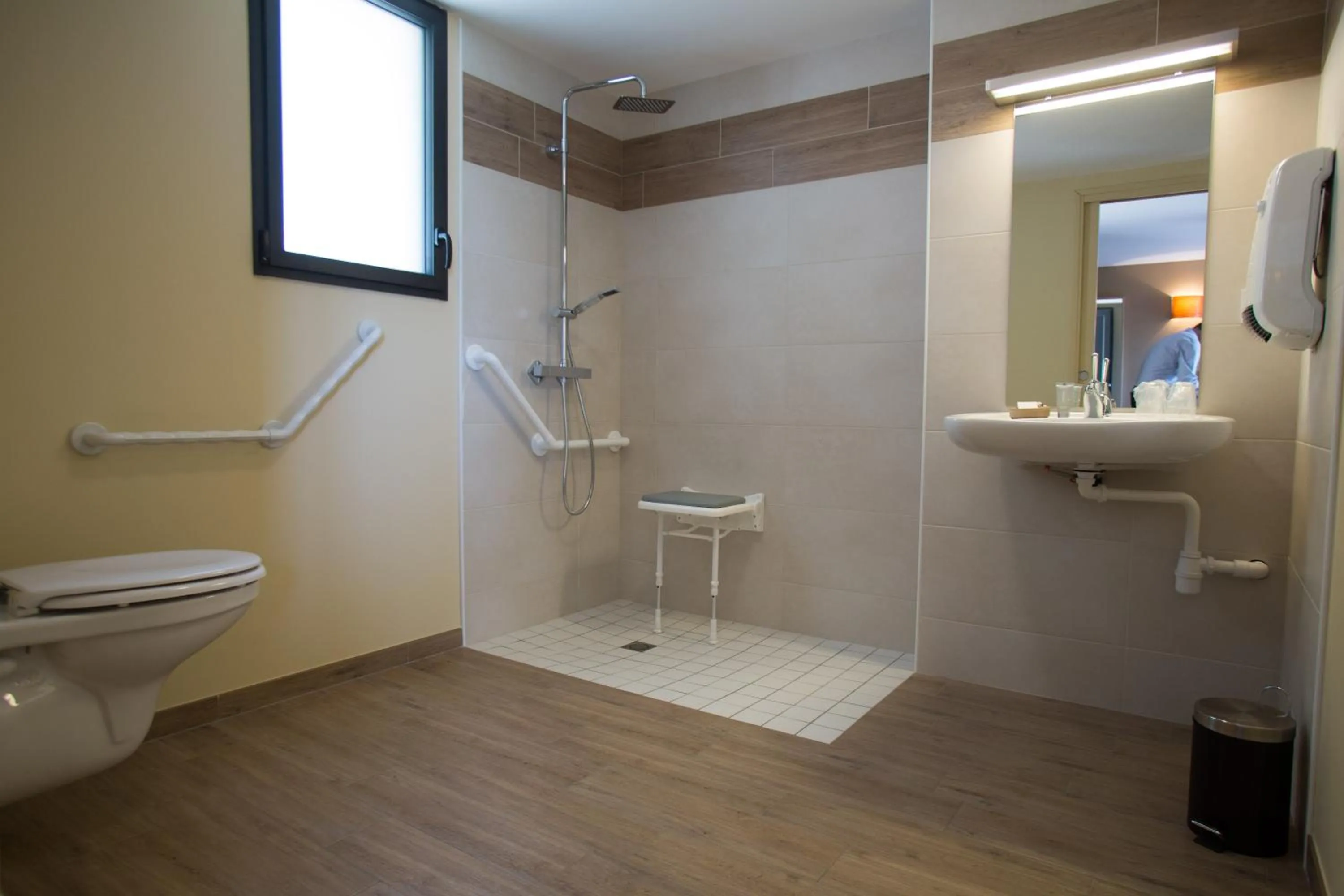 Bathroom in LOGIS Hôtel-restaurant IMAGO