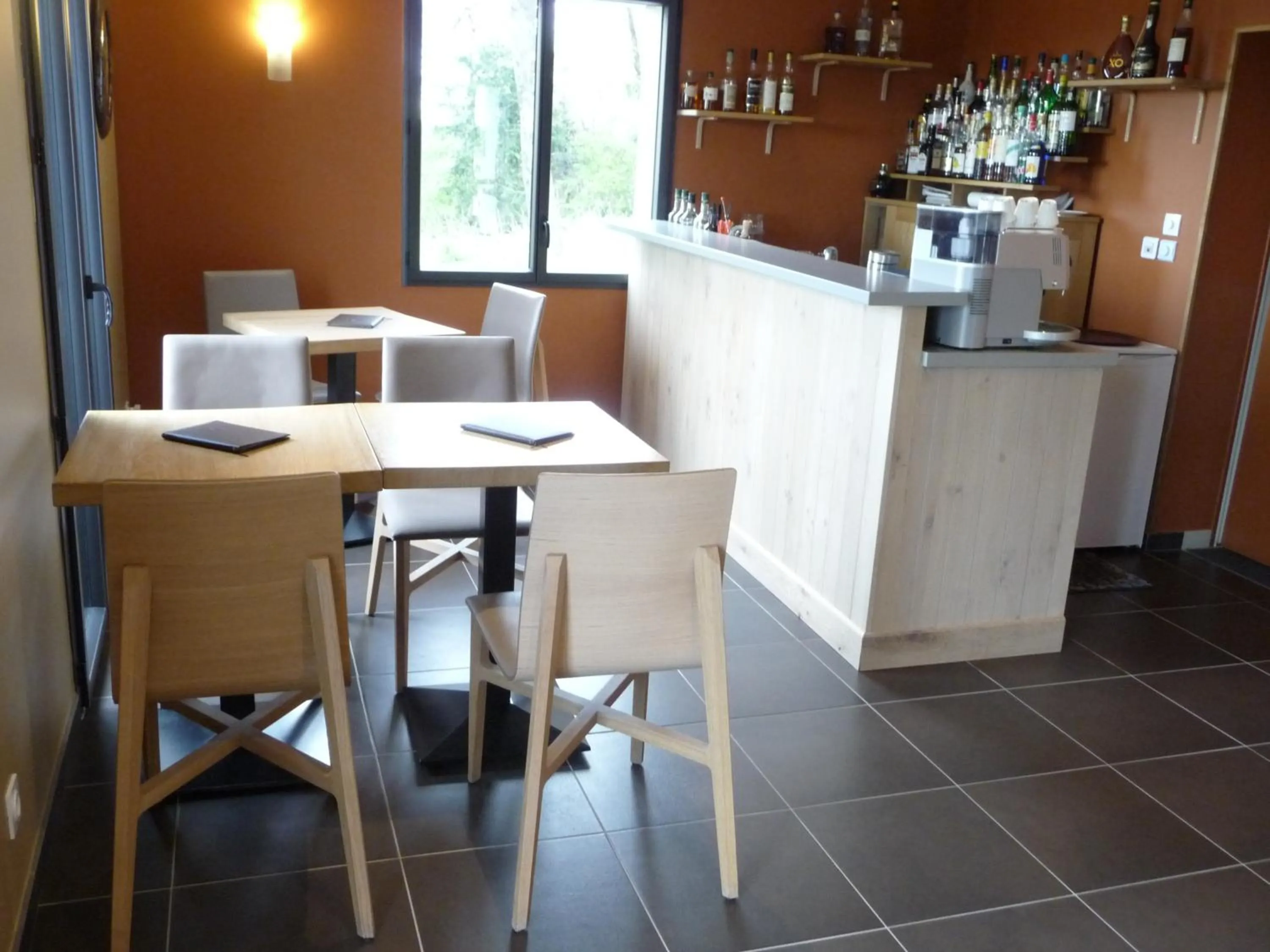 Lounge or bar in LOGIS Hôtel-restaurant IMAGO