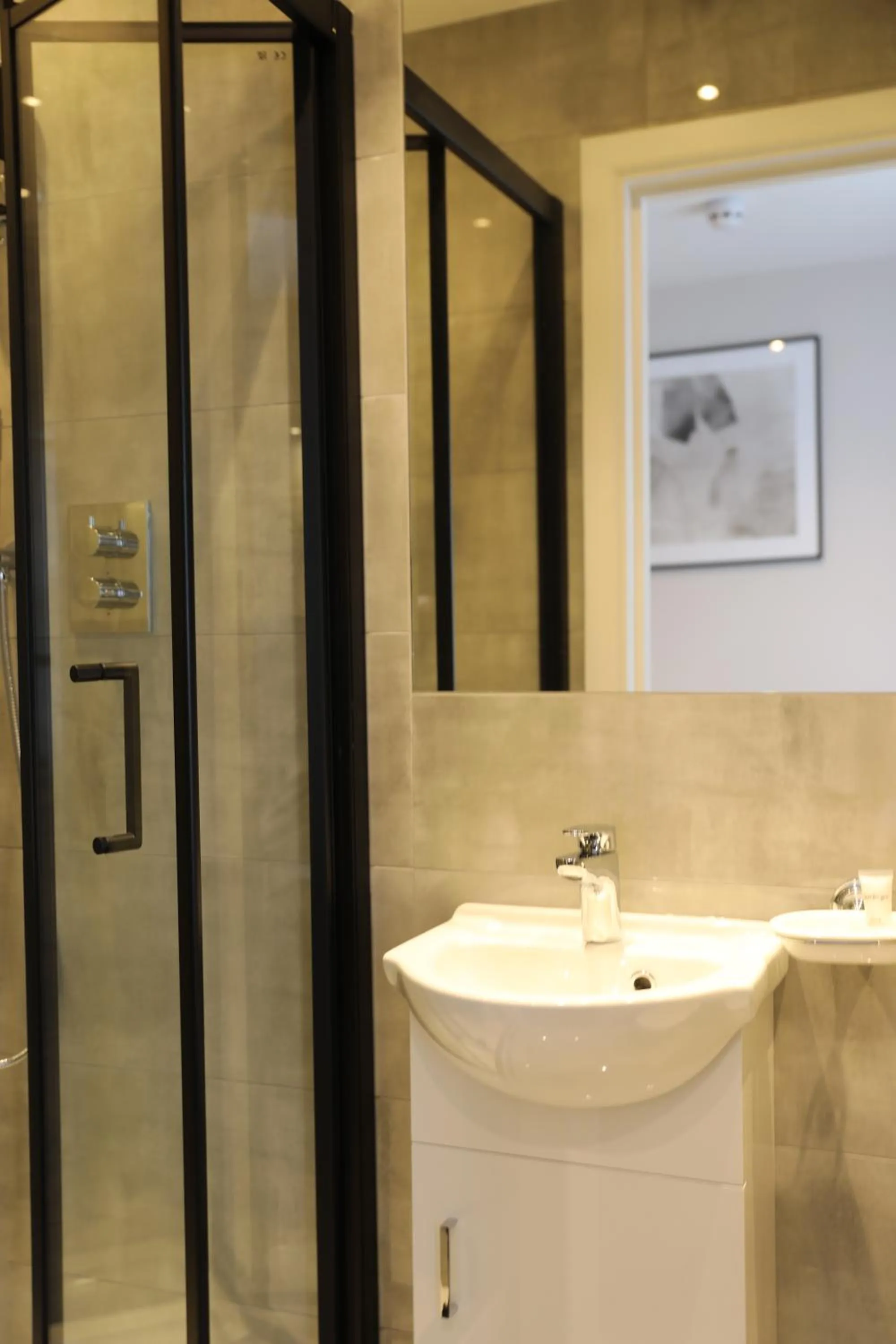 Shower in Reem Hotel