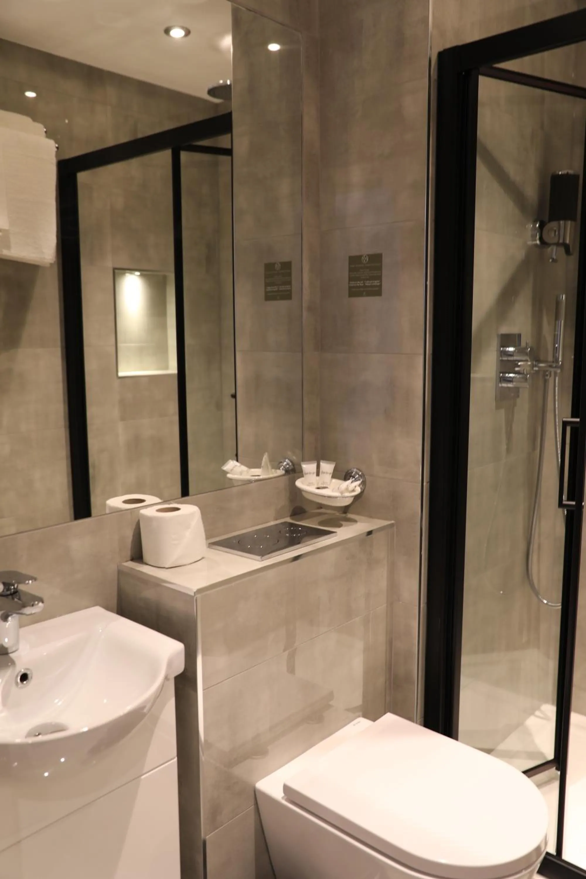 Shower in Reem Hotel