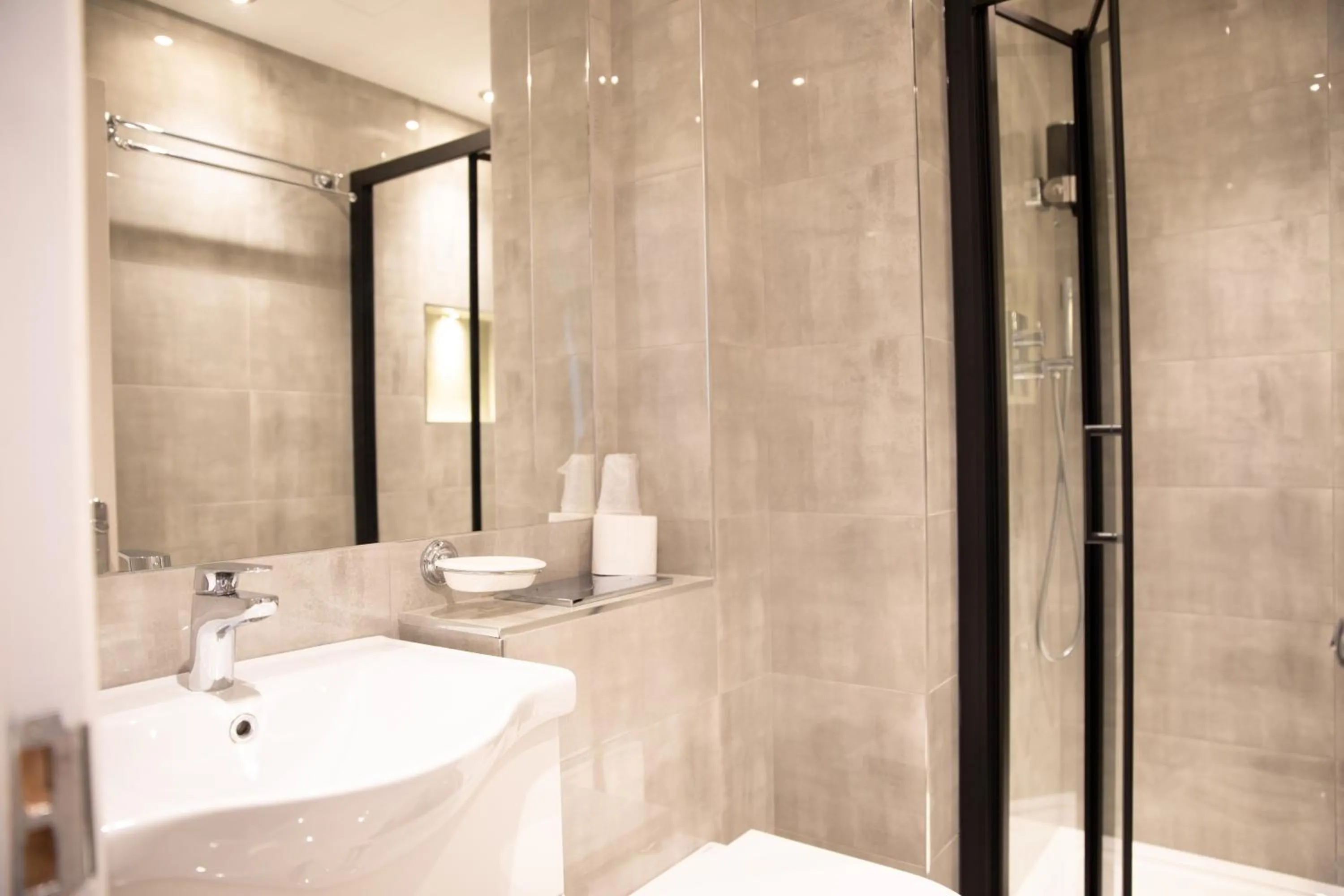 Shower in Reem Hotel