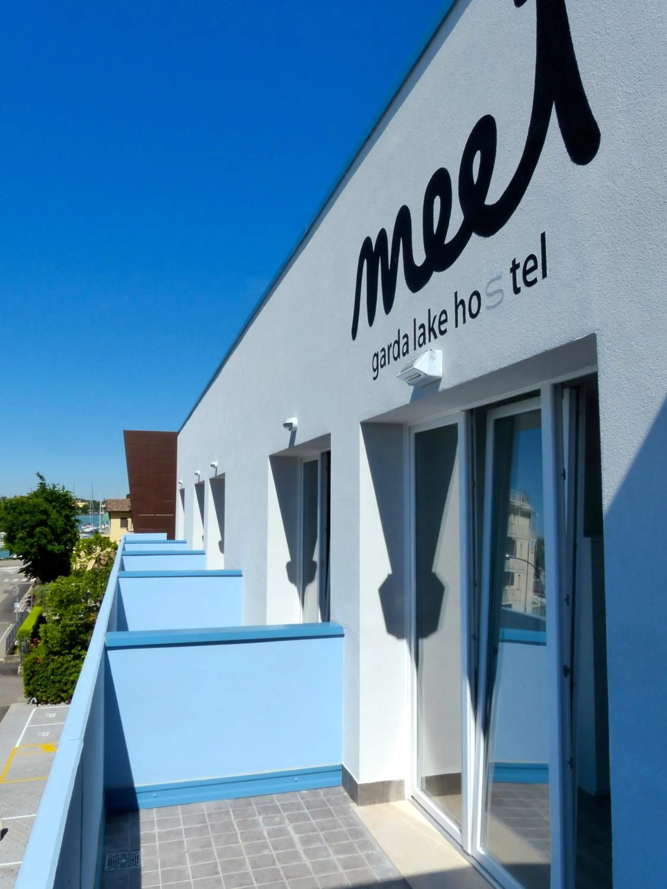 Property building in Ostello Meet Gardalake Hostel