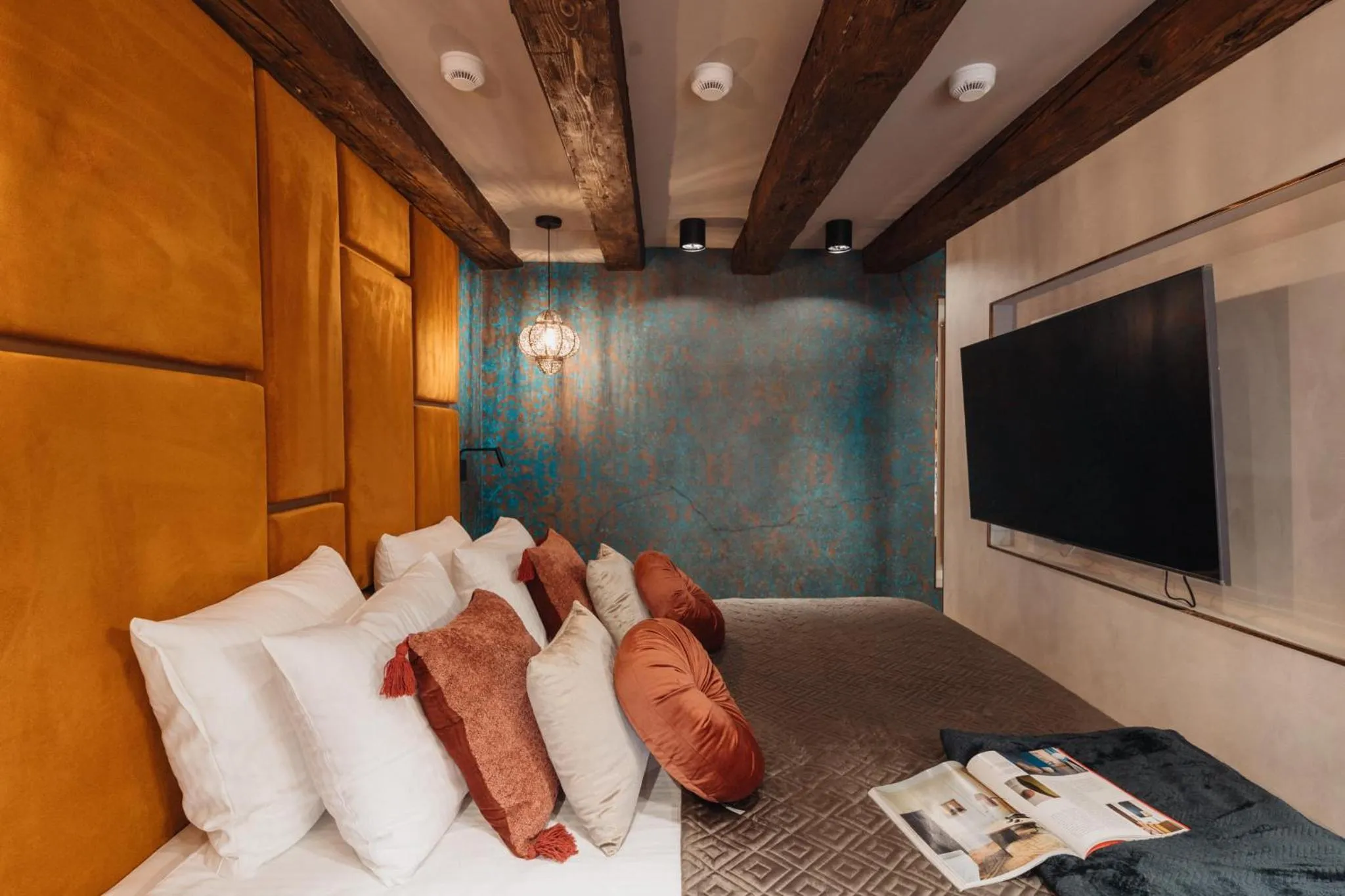 Bed in Cu Residence - LoftAffair Spa Collection