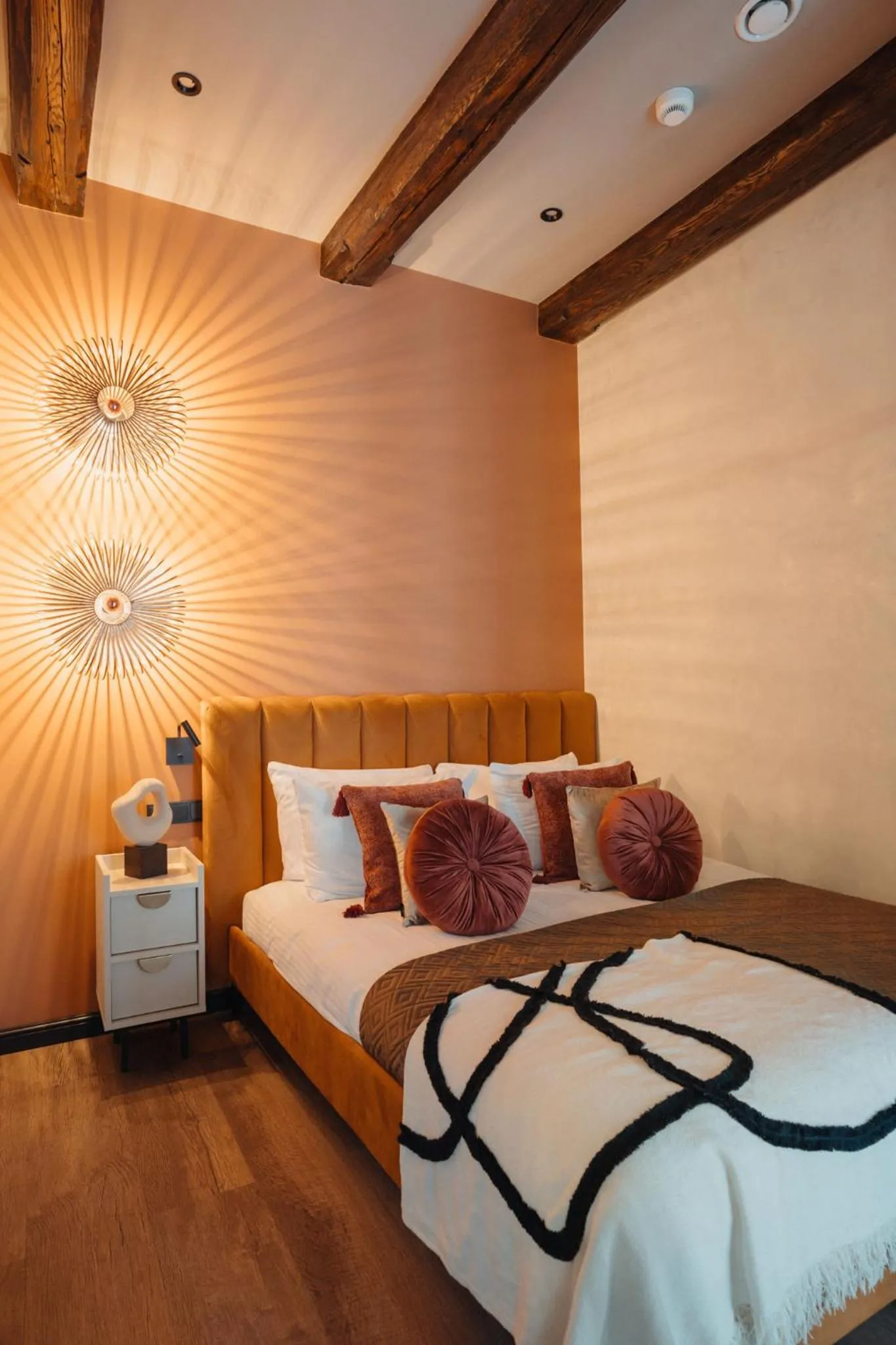 Living room, Bed in Cu Residence - LoftAffair Spa Collection