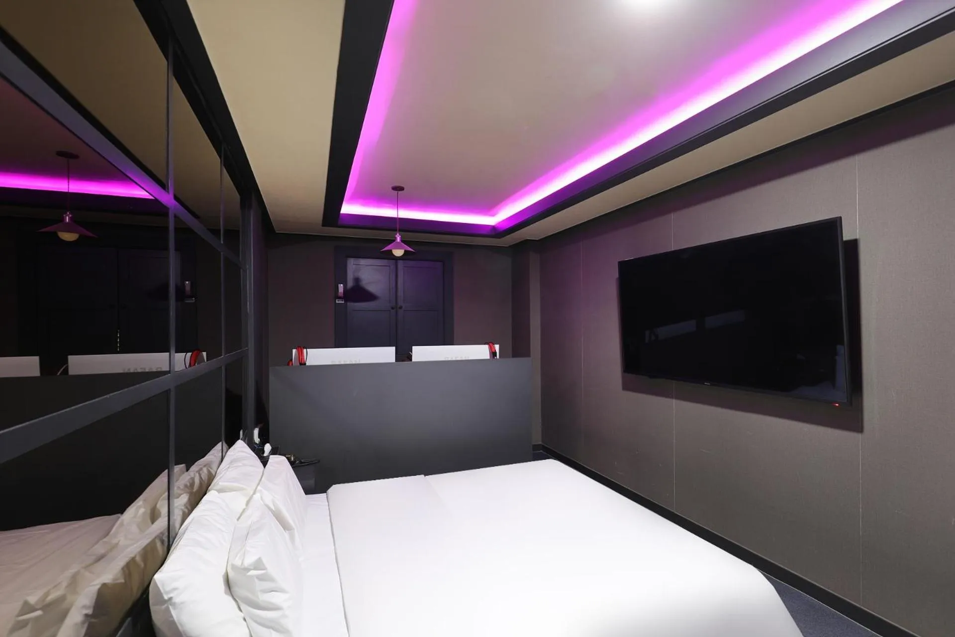 Bed in Carlton Hotel