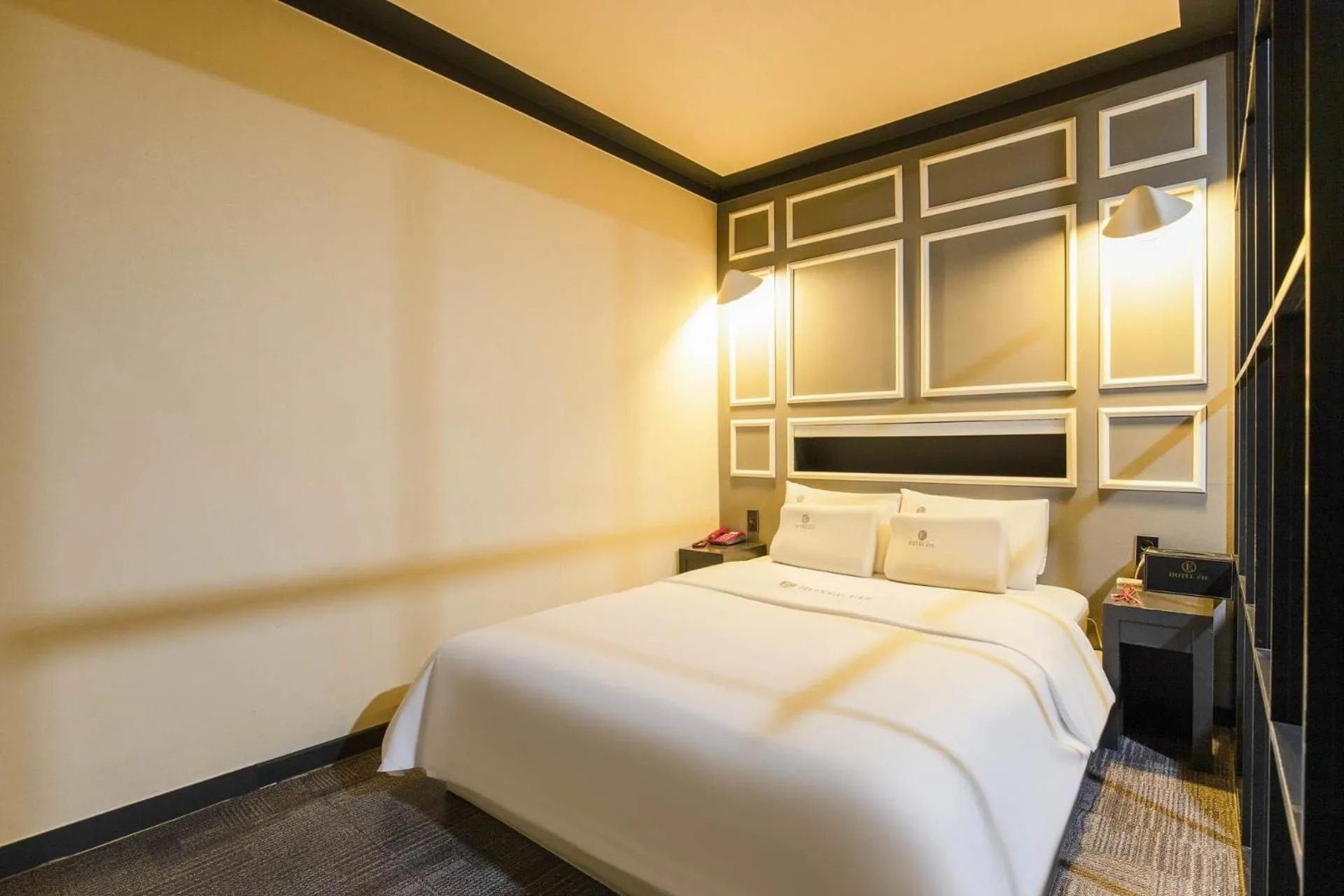 Bed in Carlton Hotel