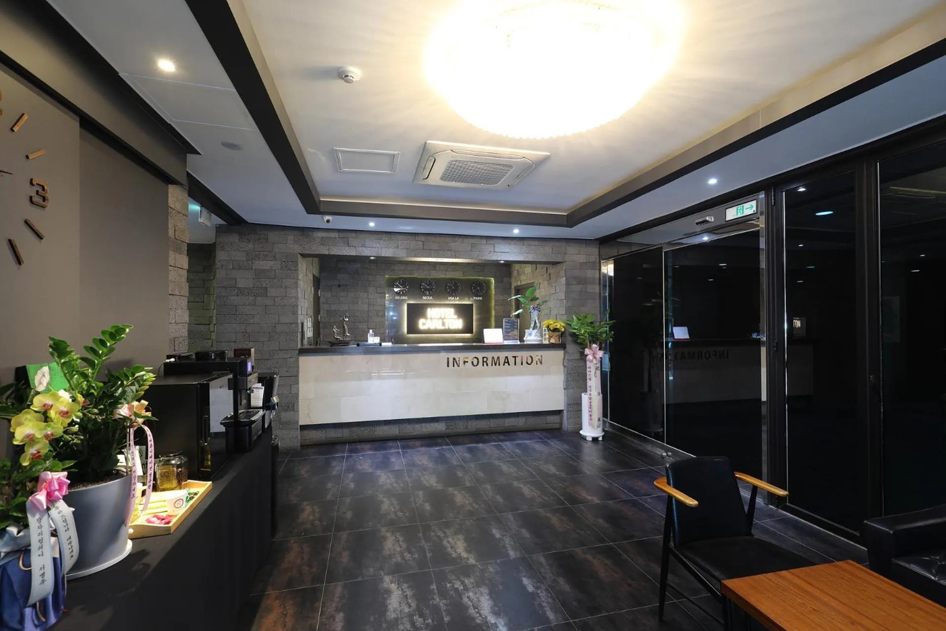 Lobby or reception in Carlton Hotel