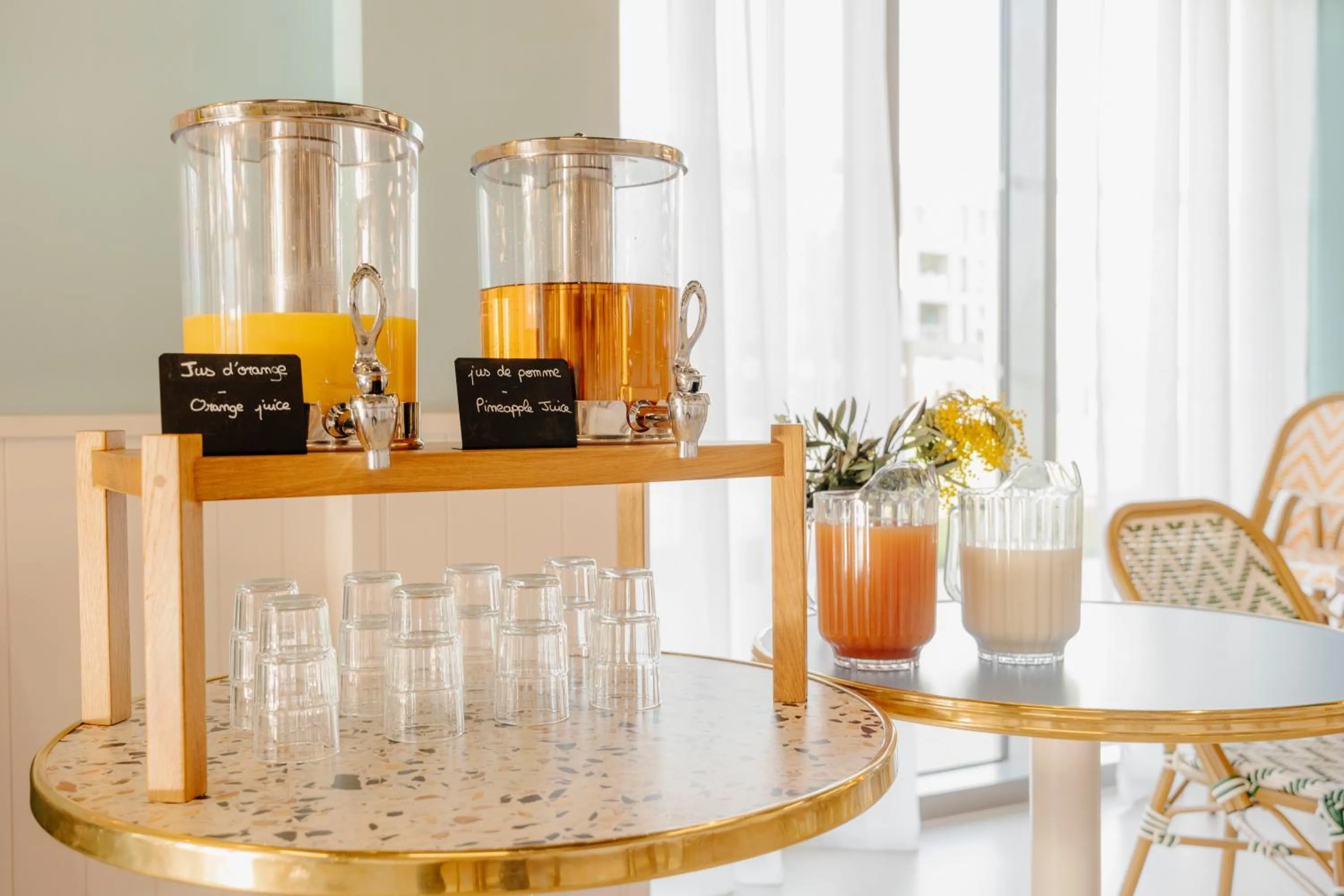 Breakfast in The People Caen