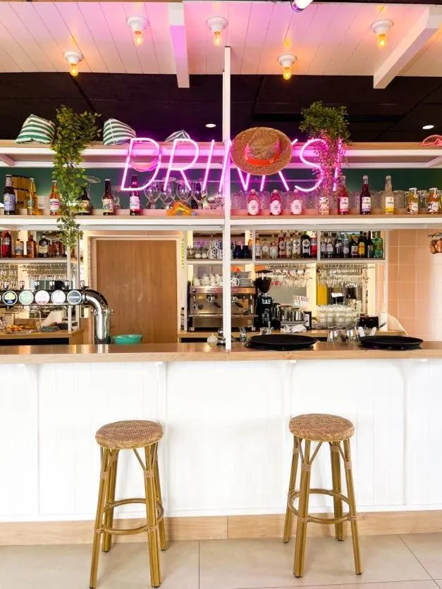 Restaurant/places to eat in The People Caen