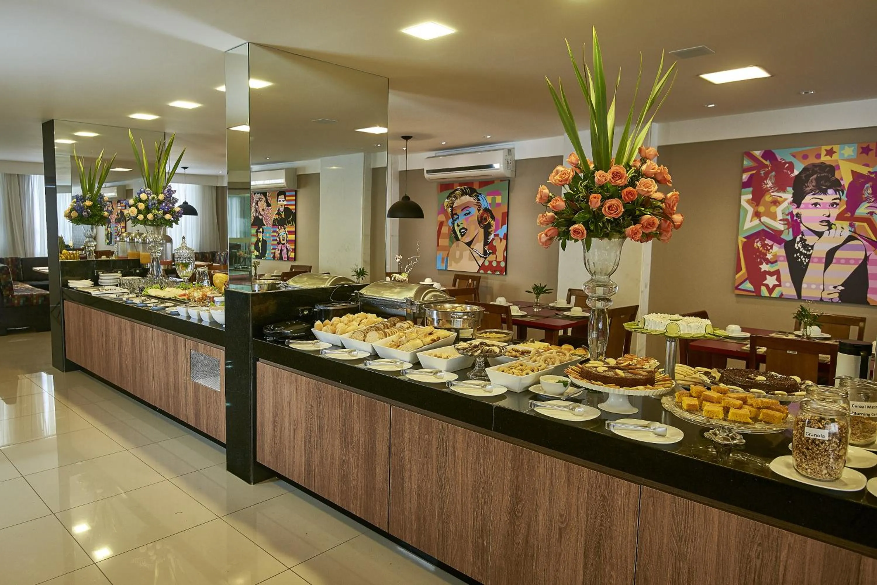 Restaurant/places to eat in Alfa Hotel