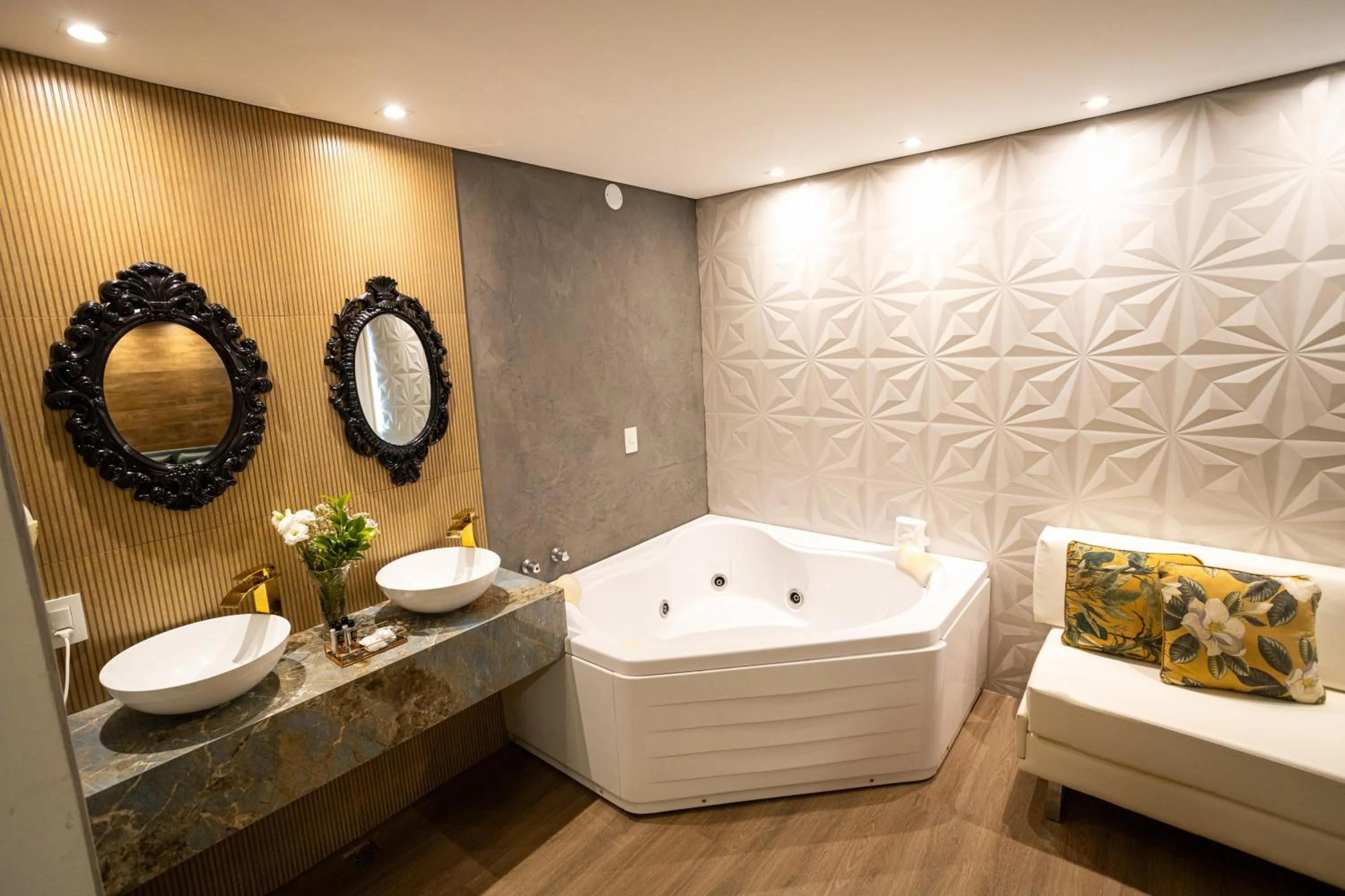 Hot Tub in Alfa Hotel