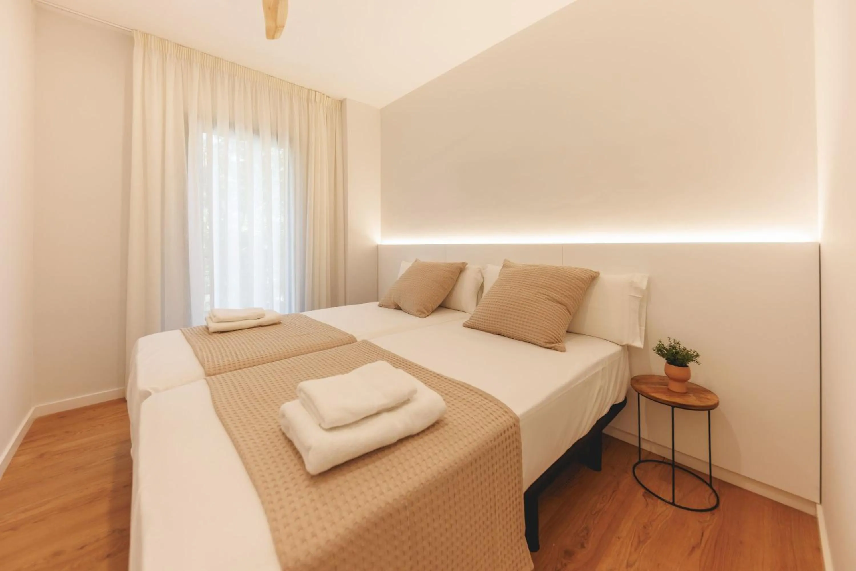 Bed in Bravissimo Devesa, 3 bedrooms and near the parc