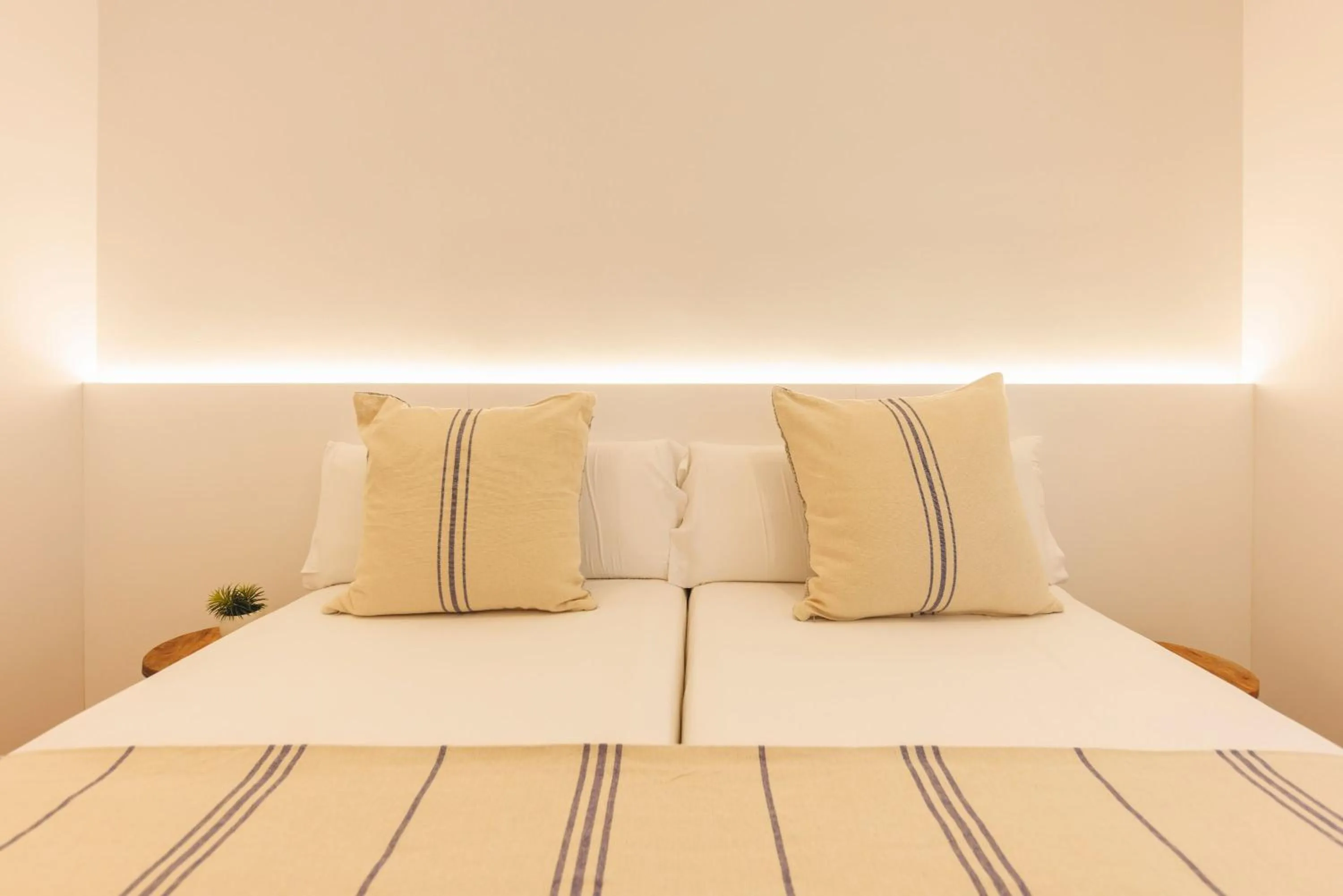 Bed in Bravissimo Devesa, 3 bedrooms and near the parc