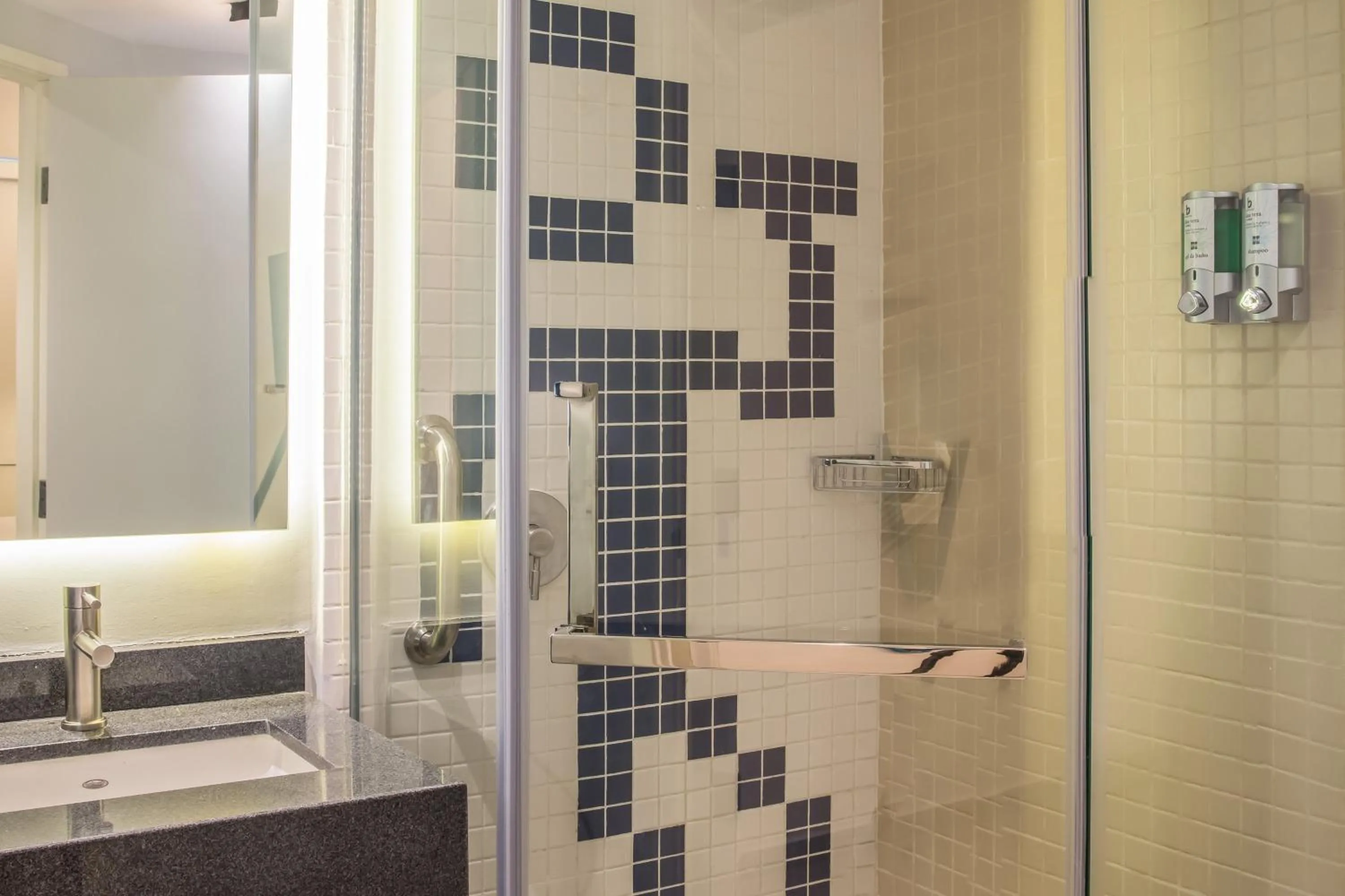 Bathroom in One Coatzacoalcos Forum