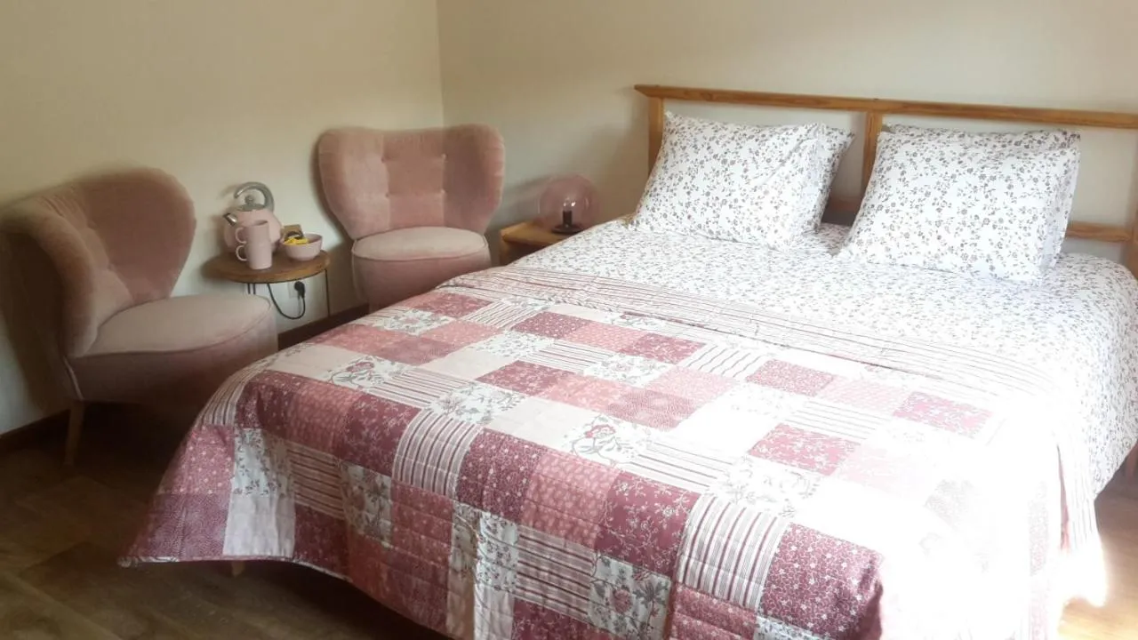 Bed in B&B Le Bois de Champia