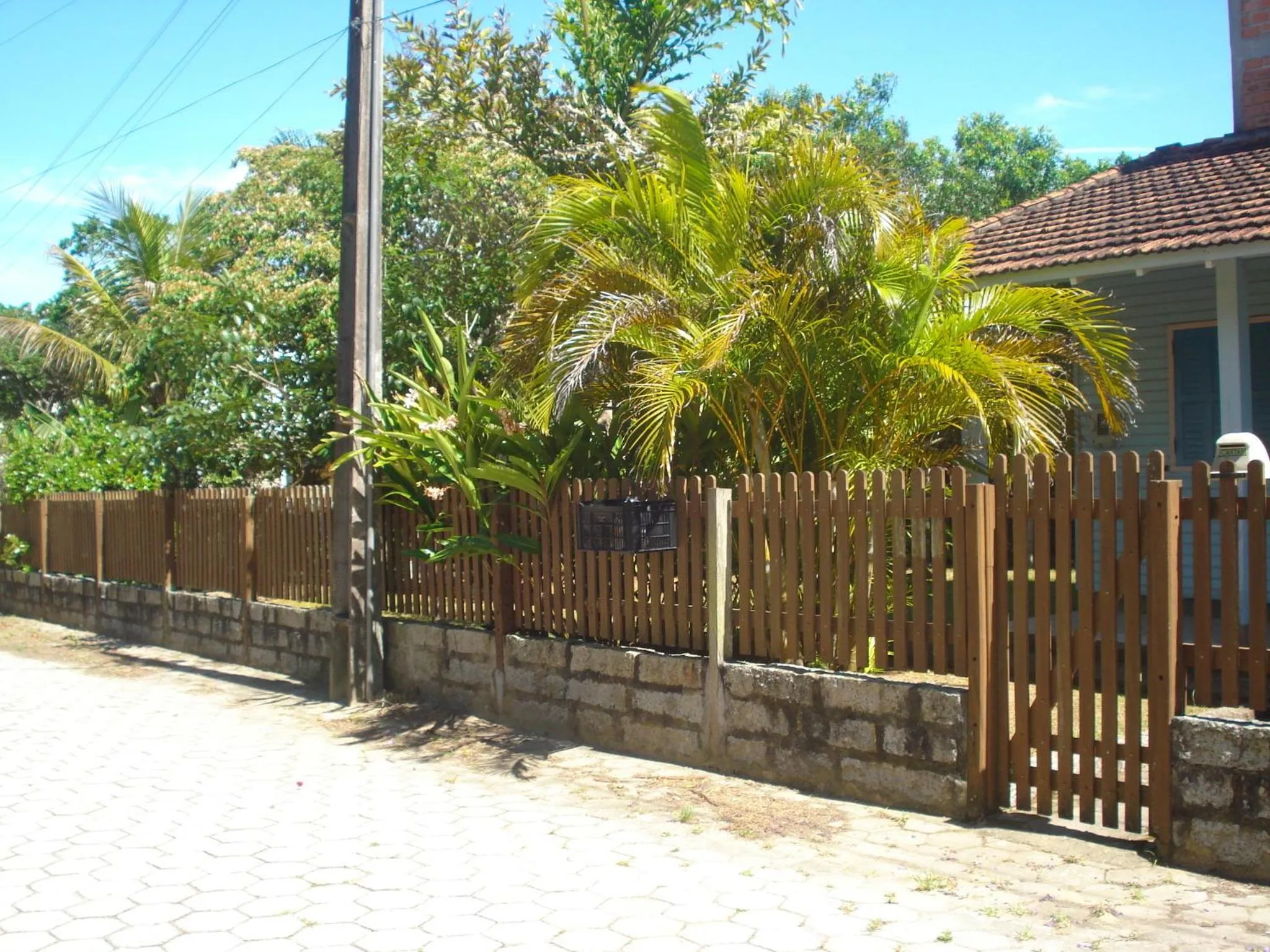 Text overlay in Casa Guarda do Embaú