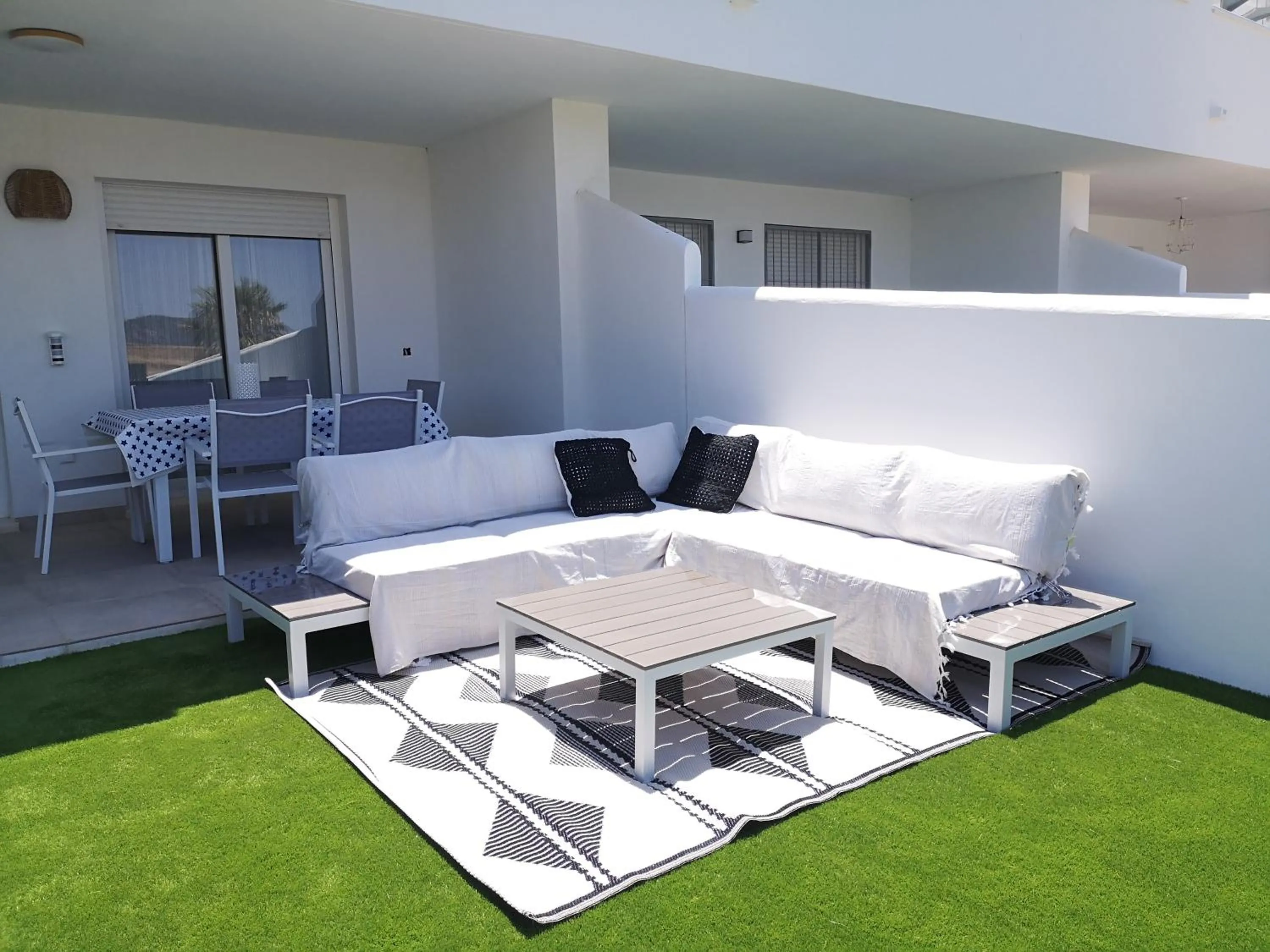 Two-Bedroom Deluxe Apartment with Ocean View in Bajo Poniente