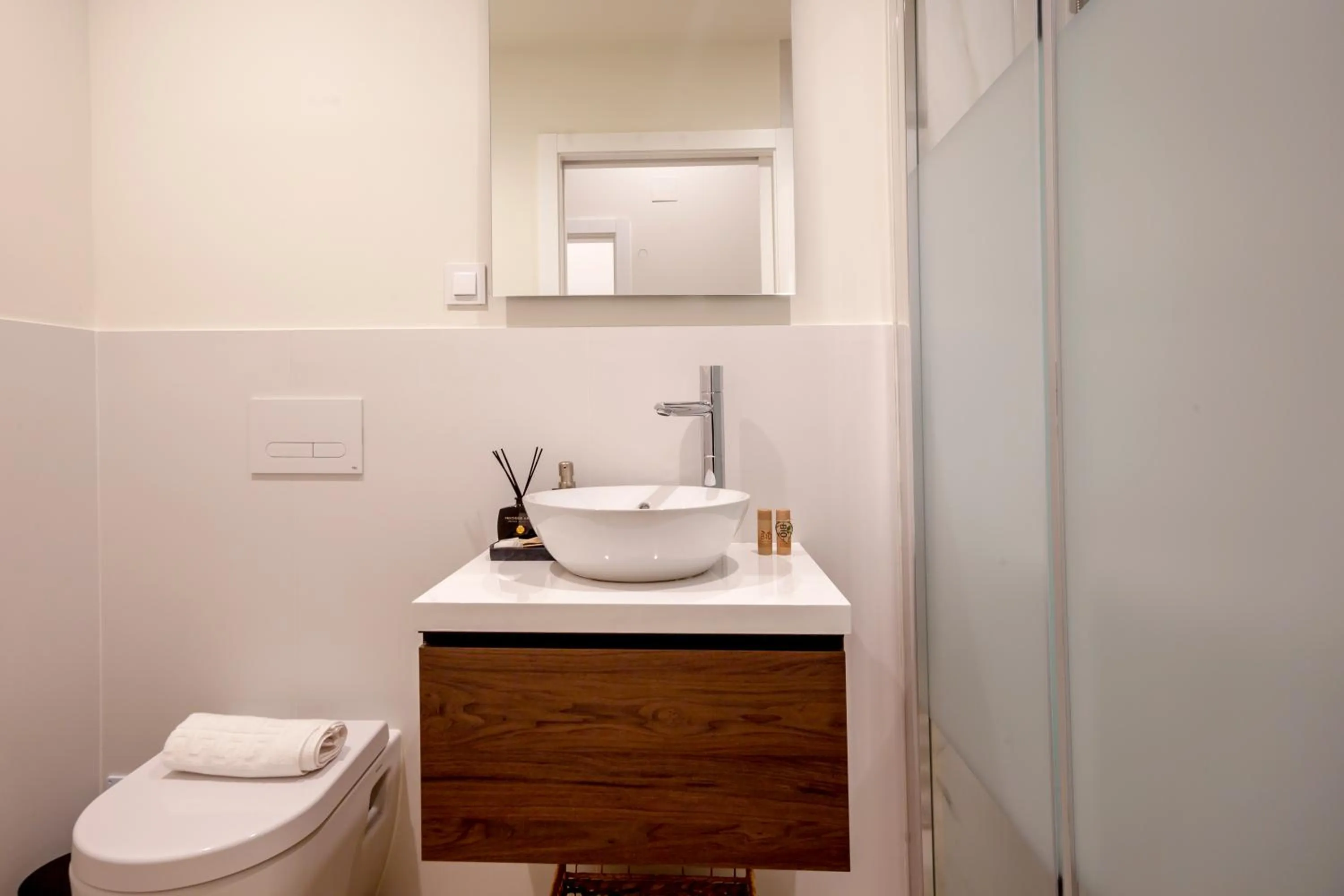 Toilet in Guest House Jacarandá Faro