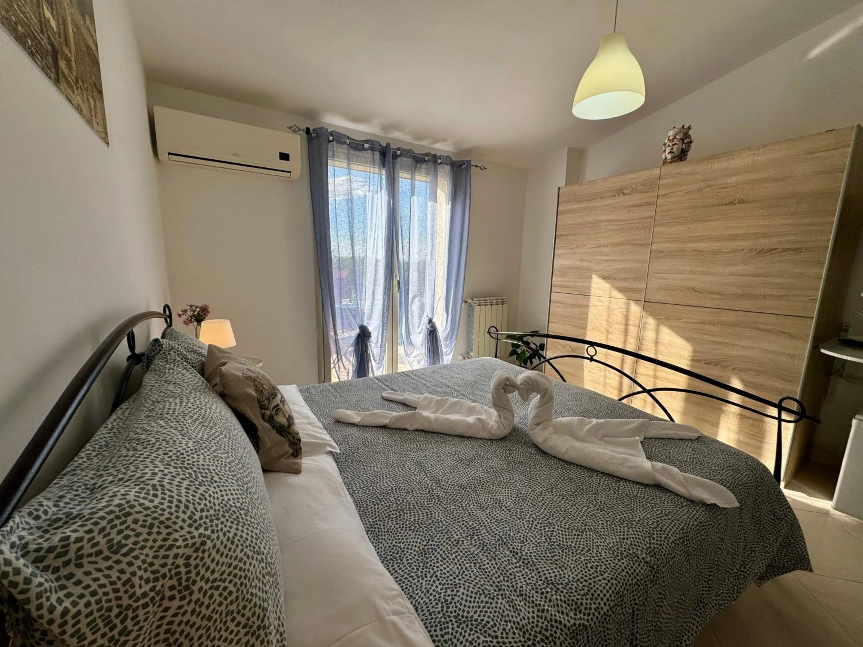 Bedroom, Bed in New Naxos Village