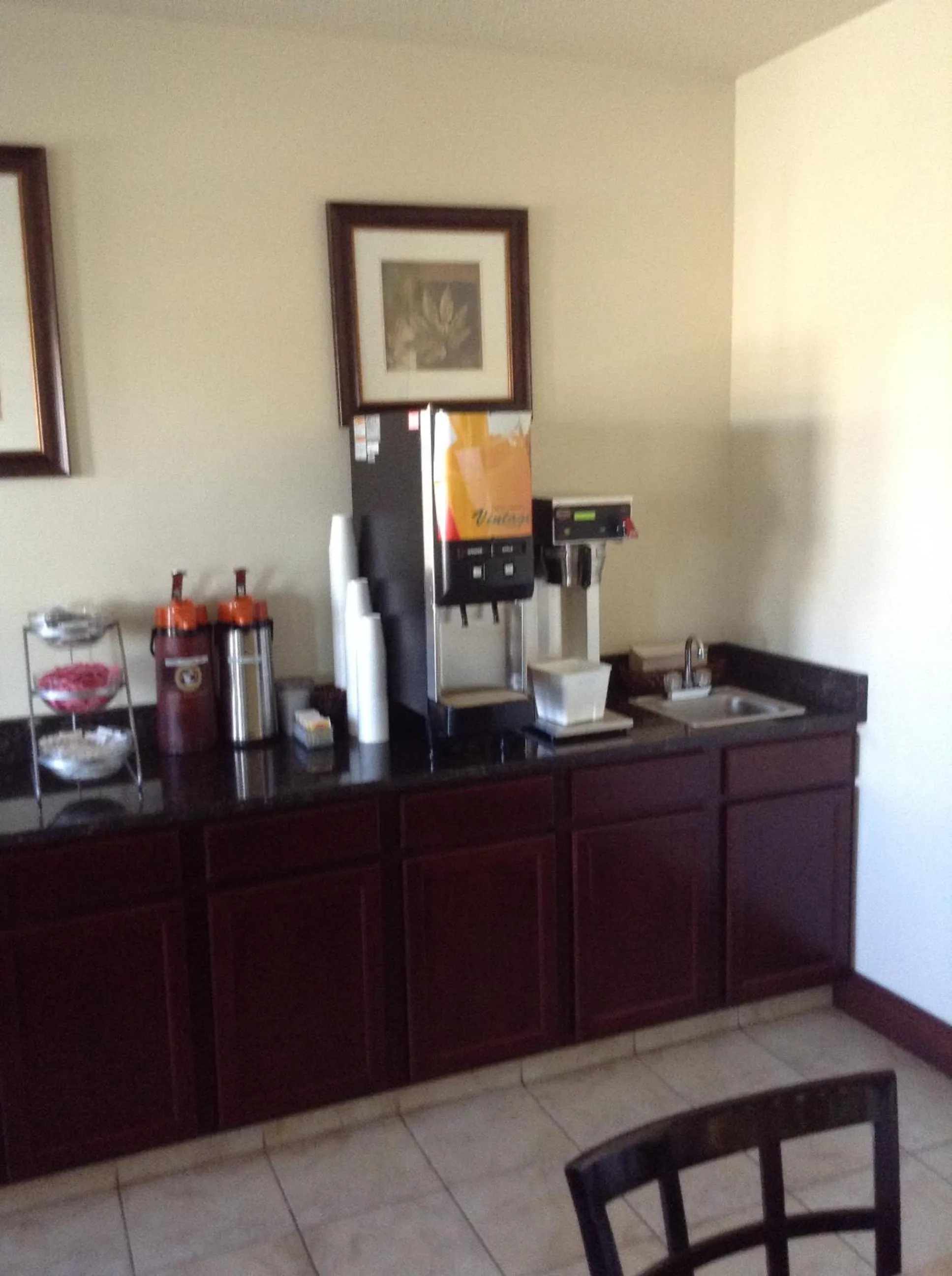 Restaurant/places to eat in Days Inn by Wyndham Carroll