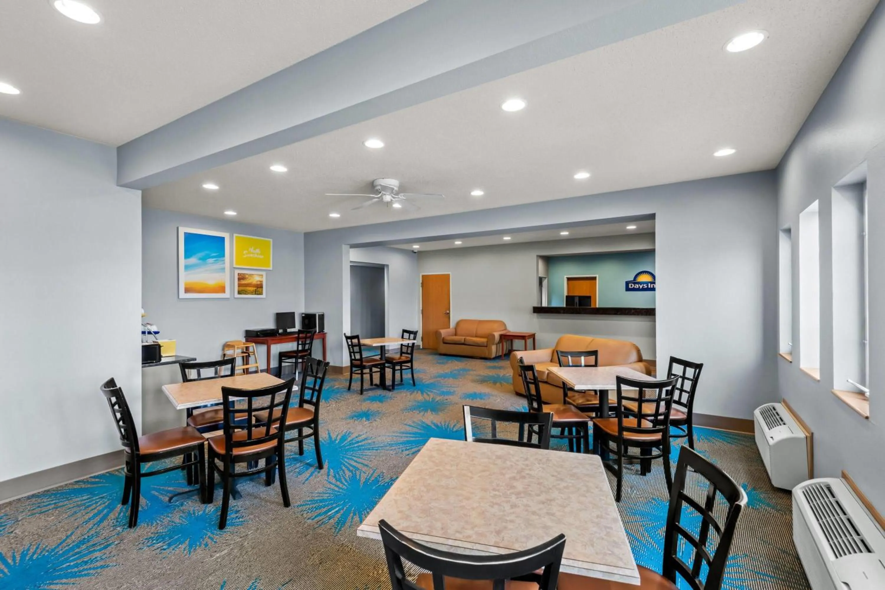Restaurant/places to eat in Days Inn by Wyndham Carroll