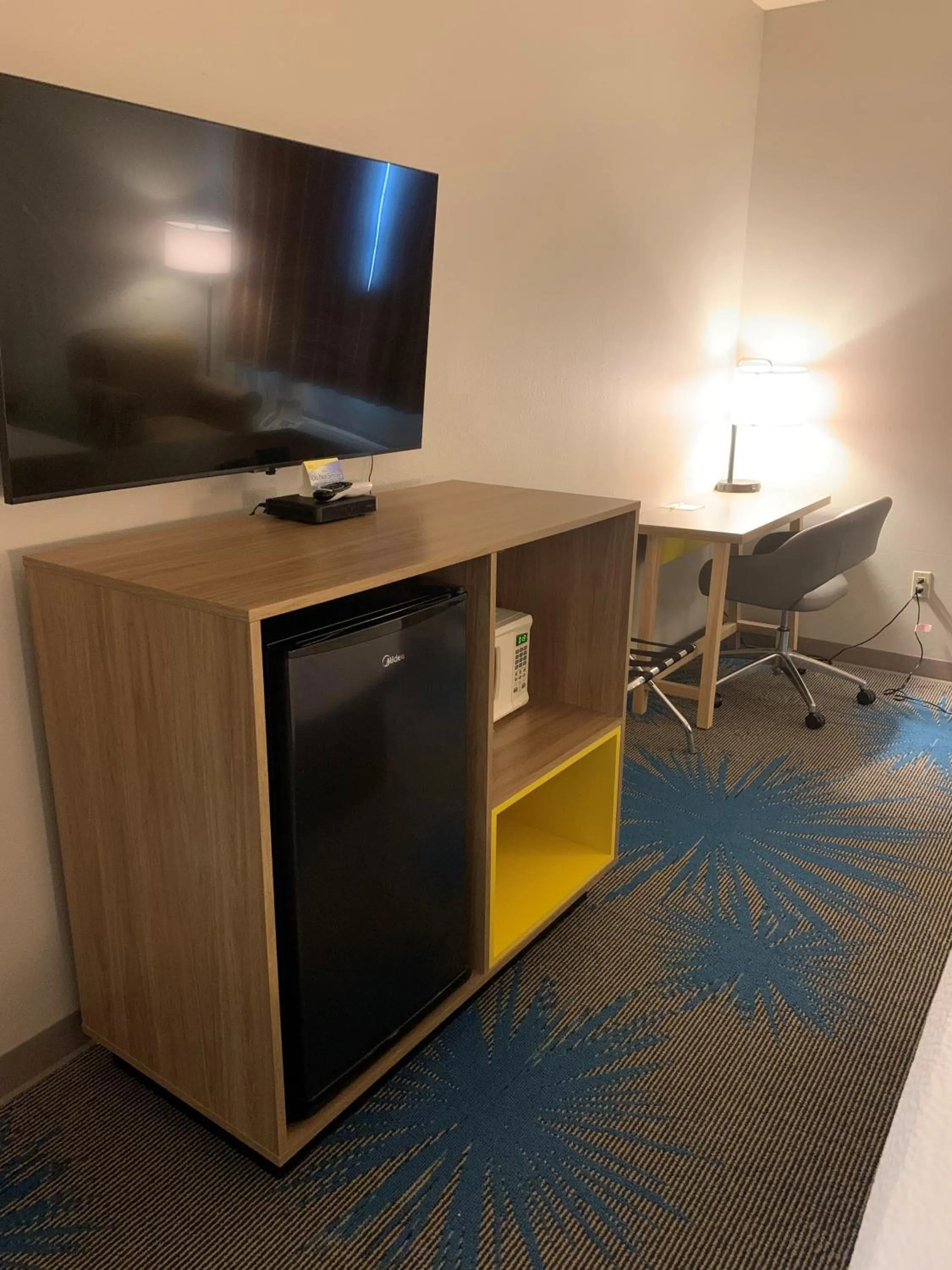 TV and multimedia in Days Inn by Wyndham Carroll