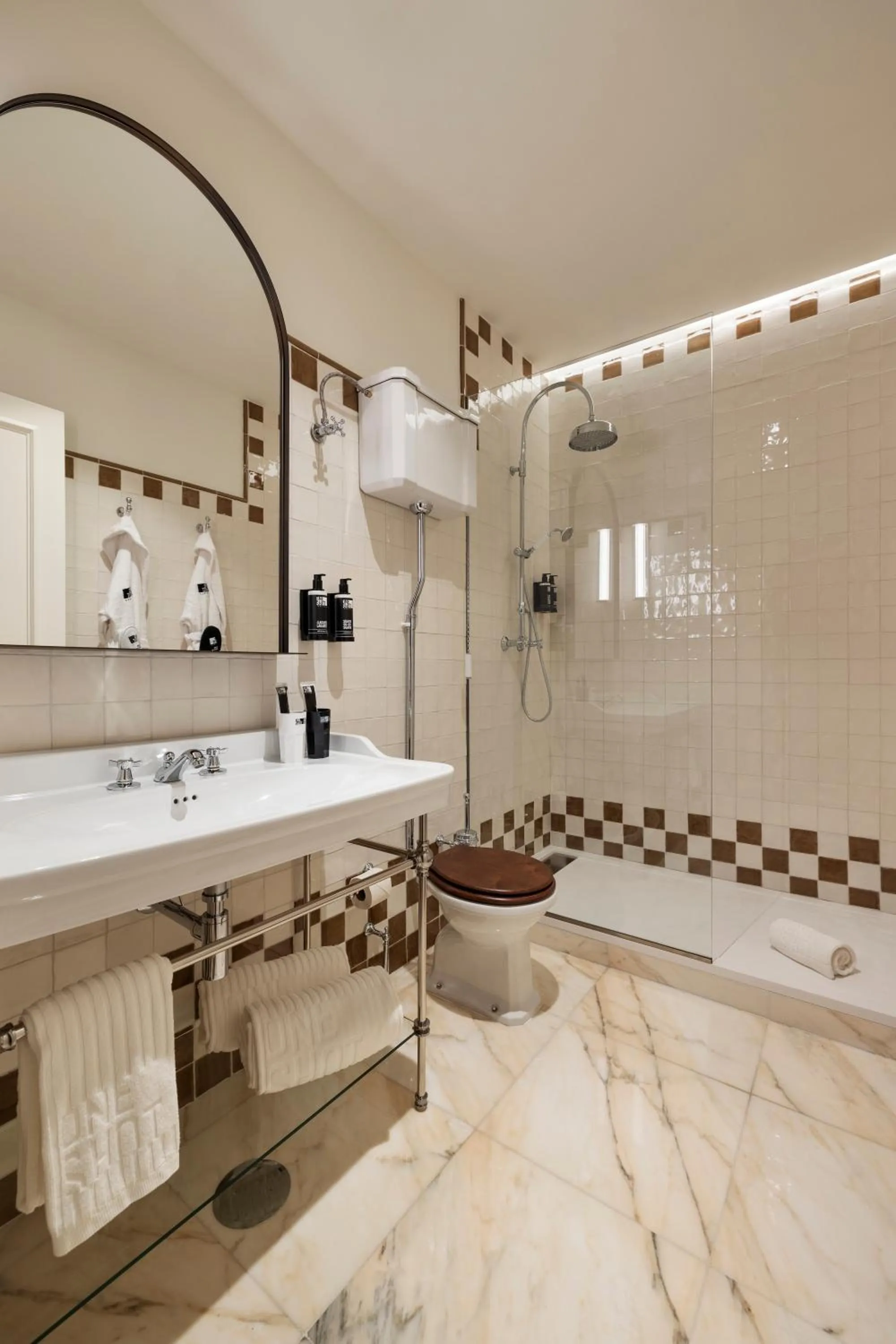 Shower in One Shot Palácio Cedofeita